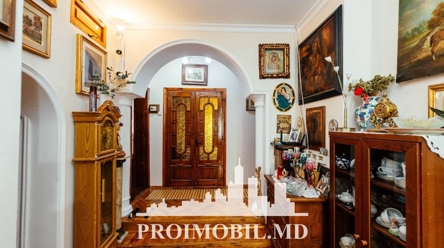 https://images.proimobil.md/jEv6VOocwzCv-DvDDEJZlGzVO2SpuqA-DAh_4OE2uJQ/watermark:0.75:so:0:30:0.39/resize:fill:1460:816:1/gravity:ce/bG9jYWw6Ly8vZXN0YXRlL2xyLzE3ZTkyNTFlLWU4ZDAtNDZhYi05Njk1LTgwMDZiZjBmNWViNy5qcGVn