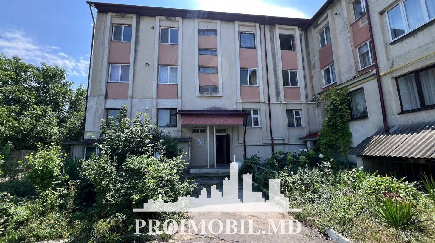 https://images.proimobil.md/jGYV6HK7D4o4TpshaOr6_WBa92k1tUySN_xYFKa2nT0/watermark:0.75:so:0:30:0.39/resize:fill:1460:816:1/gravity:ce/bG9jYWw6Ly8vZXN0YXRlL2xyL2ZmMDlmM2ZhLWU2YTUtNGExZi05ODU1LWNjZTQxODlhMzU0Yi5qcGVn