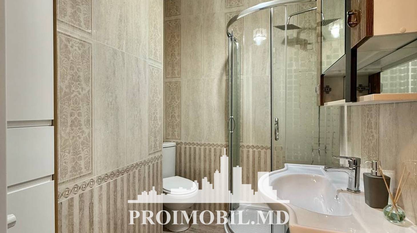 https://images.proimobil.md/jHAzwN4C0GRjUVAua-w5KNCTwTCFVG60w7ESV8-Alao/watermark:0.75:so:0:30:0.39/resize:fill:1460:816:1/gravity:ce/bG9jYWw6Ly8vZXN0YXRlL2xyL2NlN2M2OWYzLTZmNDEtNDQyMi1iZWVkLTc0YjBmZWJiNTE4Yy5qcGVn