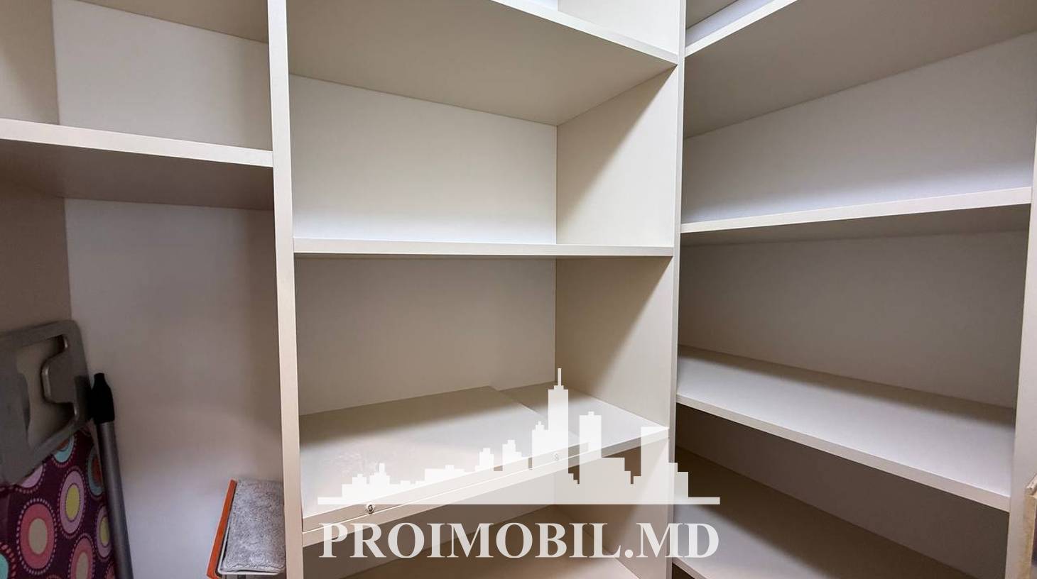 https://images.proimobil.md/jNi4DB7EgXF4XCvNNA_qOm0WswdOaWvDKGLjP991dPg/watermark:0.75:so:0:30:0.39/resize:fill:1460:816:1/gravity:ce/bG9jYWw6Ly8vZXN0YXRlL2xyLzBkYWEyMmQ2LWE1ZTAtNDJkNi1hMmRiLWUyZjZlNzkxZjE3NC5qcGVn
