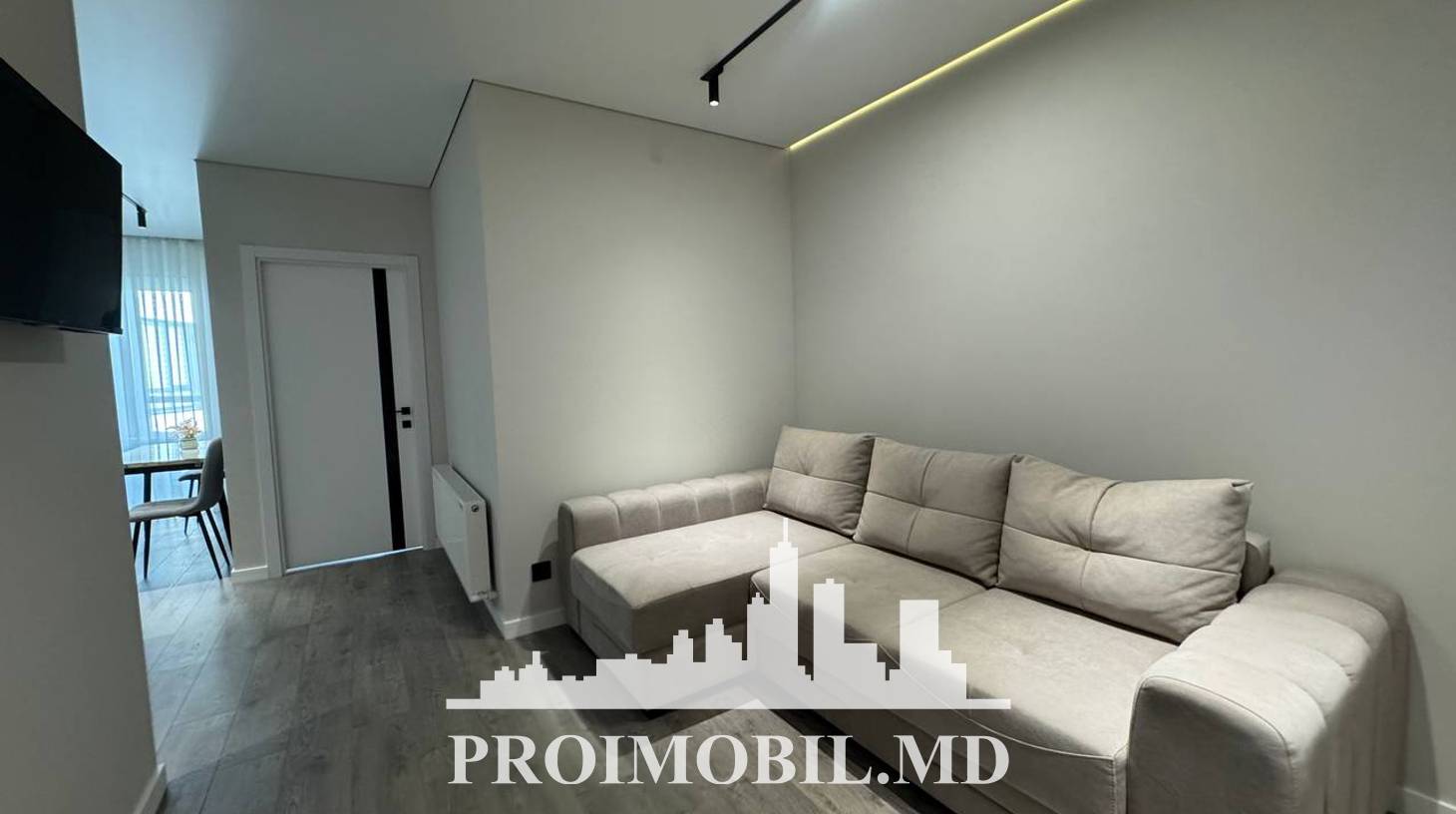 https://images.proimobil.md/jPgXxD_j7yNS9vK16dynzhvV_kuva9wh_xyOHpTXevs/watermark:0.75:so:0:30:0.39/resize:fill:1460:816:1/gravity:ce/bG9jYWw6Ly8vZXN0YXRlL2xyL2NhZDRjZDJmLWVhNWQtNDQzMi04MDhiLWU1ODE5YjBmN2E4Yy5qcGVn