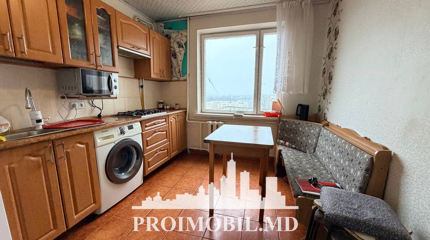 https://images.proimobil.md/jR7bAaFmpfu0A-VhM8benUfydbLhquemvP27EBmf3NU/watermark:0.75:so:0:30:0.39/resize:fill:1460:816:1/gravity:ce/bG9jYWw6Ly8vZXN0YXRlL2xyLzU1Mzk4MTBlLWRiYTgtNDY5Zi1iOTFkLWE0MjIyYTc3NjUzNy5qcGVn