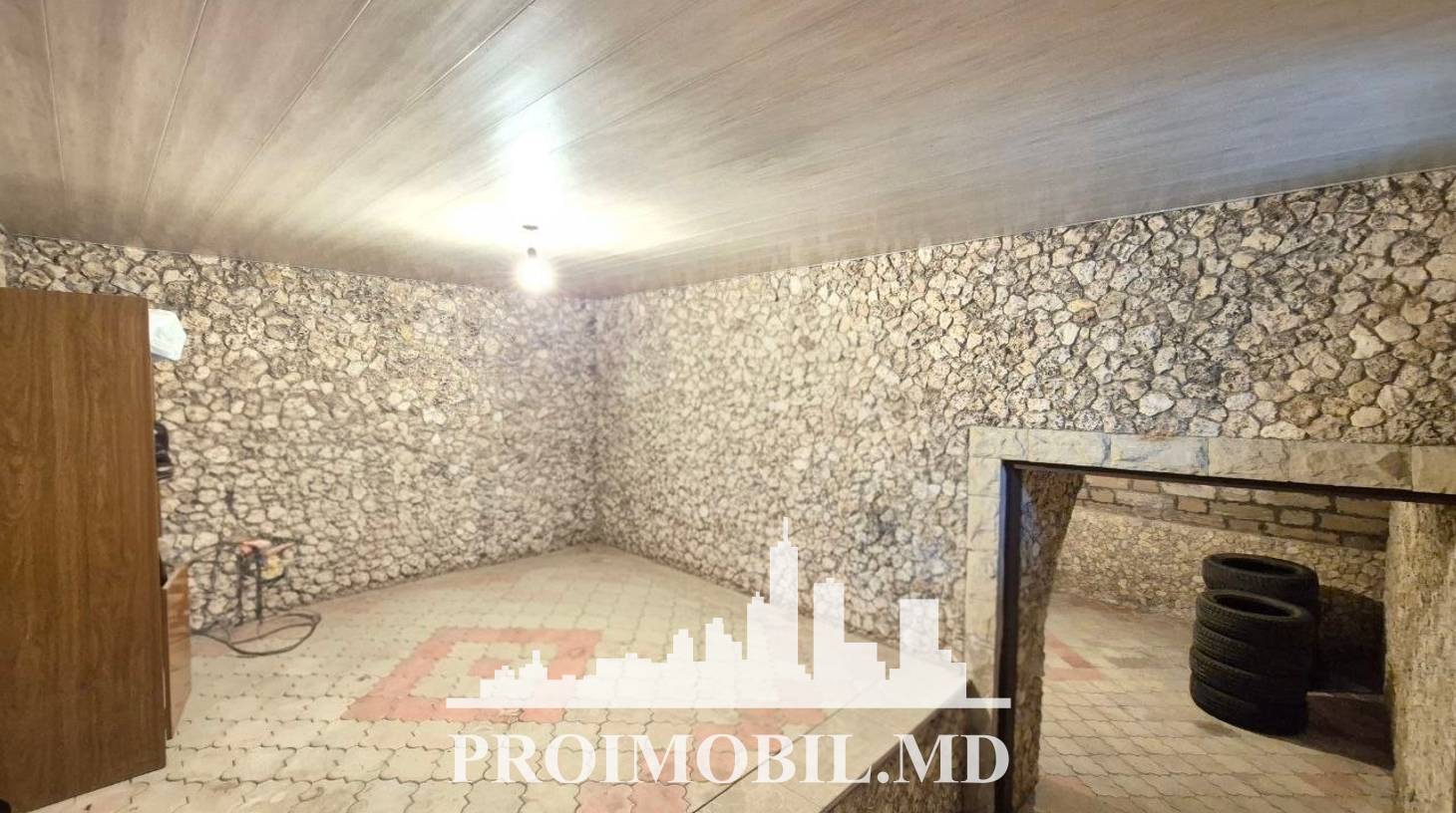 https://images.proimobil.md/jRbdIXpPNE4AqTUTESjEb_j8vhZS0Noo6CmCfqTMZgM/watermark:0.75:so:0:30:0.39/resize:fill:1460:816:1/gravity:ce/bG9jYWw6Ly8vZXN0YXRlL2xyL2MwMWVhODUxLThjODQtNDUwYS05ZDMxLTU2NzJhNjFiMDU1ZS5qcGVn