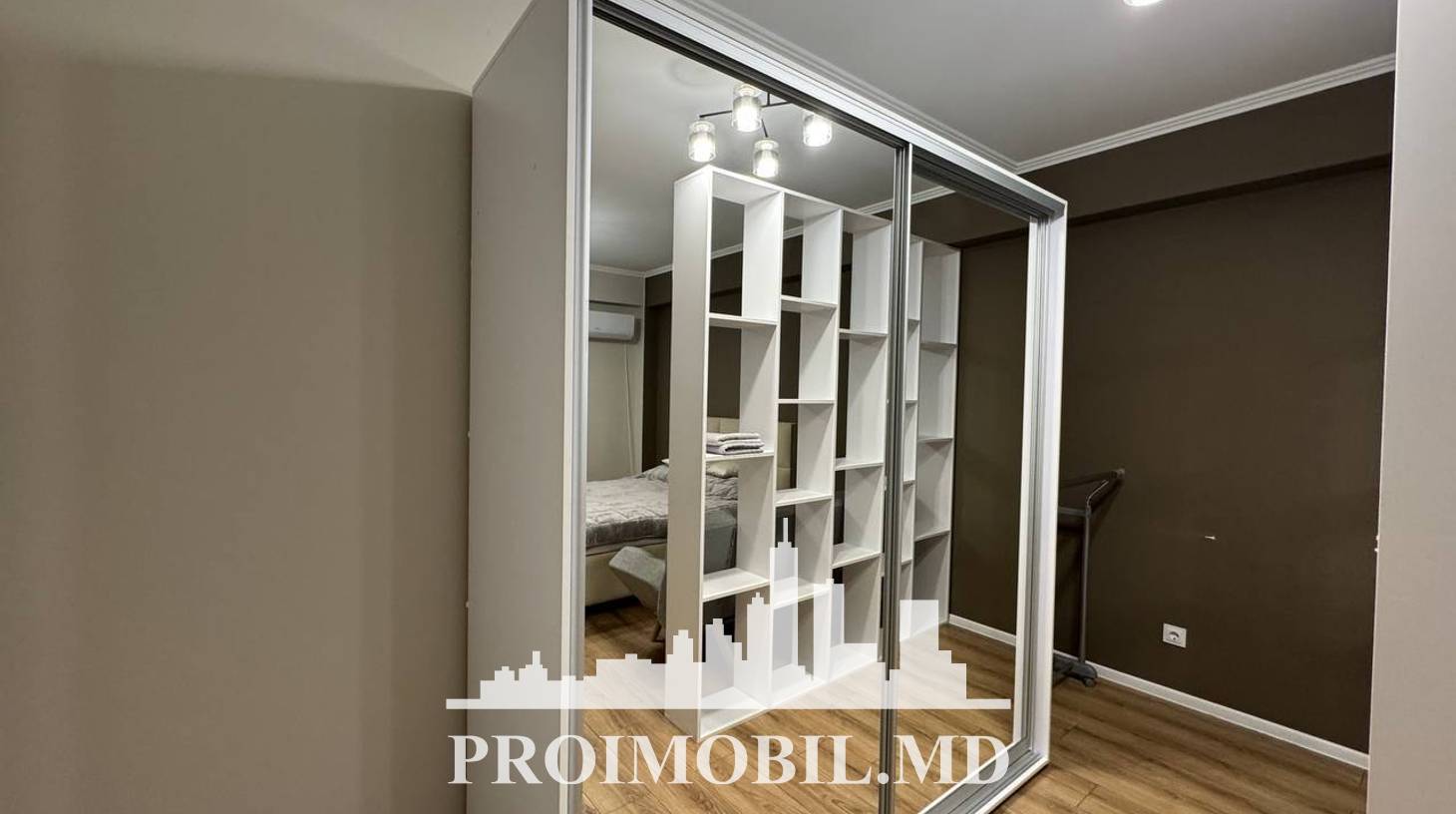 https://images.proimobil.md/jSsEvpBkMHwTkd9hKJ8gS9RX0GibkG6_tWZxjItz3QI/watermark:0.75:so:0:30:0.39/resize:fill:1460:816:1/gravity:ce/bG9jYWw6Ly8vZXN0YXRlL2xyLzYxNmY3ODI2LWQwMjMtNDk0ZS1iMzk1LWYwYjU1MzMzNmVmOS5qcGVn