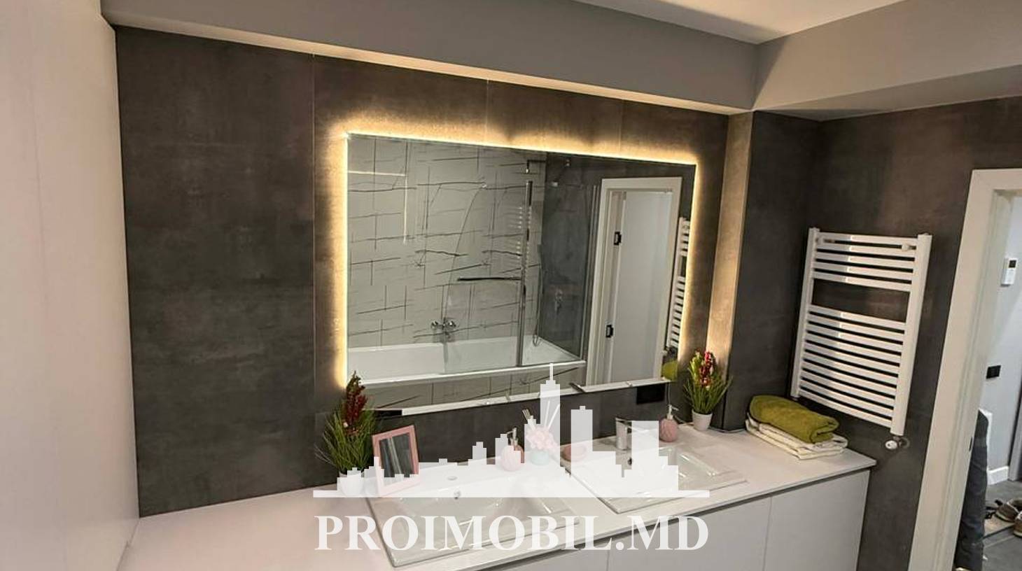 https://images.proimobil.md/jU4qAmnnFwJ4ivjER4zWj8XEZtbsj_pzCCfDc0H0k2E/watermark:0.75:so:0:30:0.39/resize:fill:1460:816:1/gravity:ce/bG9jYWw6Ly8vZXN0YXRlL2xyLzczNzEzNmVlLTQxMWMtNDljZi1hZjRhLTkzYTI1ZTA4MDAxMC5qcGVn