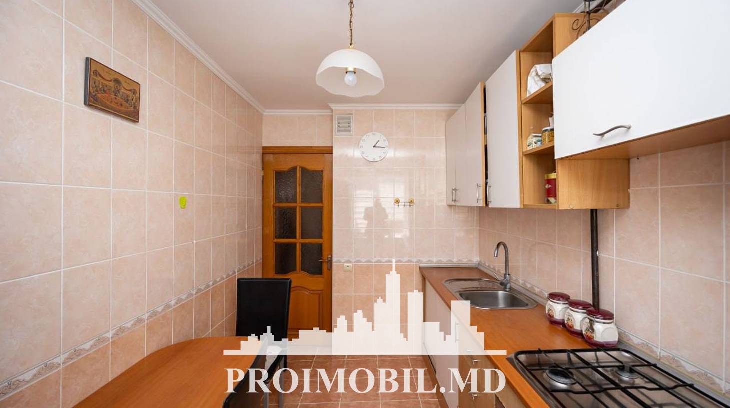 https://images.proimobil.md/jV8ibK-eMhDAfOcF27IJVSOJeL0vS6j1XieQ0xYB2BQ/watermark:0.75:so:0:30:0.39/resize:fill:1460:816:1/gravity:ce/bG9jYWw6Ly8vZXN0YXRlL2xyL2IxYmM2YThhLTY4ODAtNGE3ZC04Njk3LTQzZDY4ZmYxMTJlZS5qcGVn