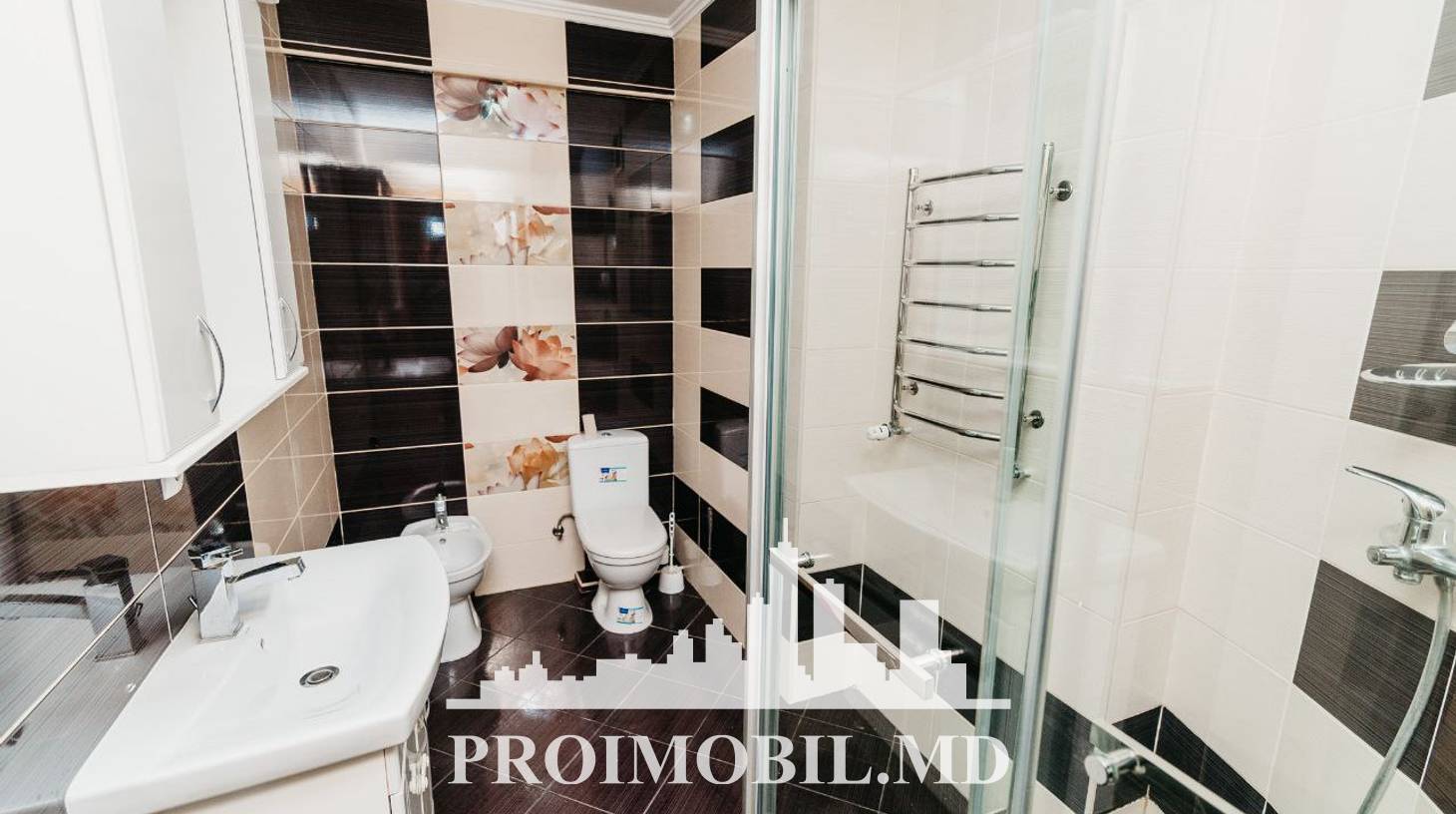https://images.proimobil.md/jVy0_Ms15UUtFuZOS0UQisjGWrn0Ulw1xoMD_6wRWh4/watermark:0.75:so:0:30:0.39/resize:fill:1460:816:1/gravity:ce/bG9jYWw6Ly8vZXN0YXRlL2xyLzQ1YjllOTU1LTQ3NjMtNGE3NS1hNDBiLWQ0MzRmZGFkODk2NS5qcGVn