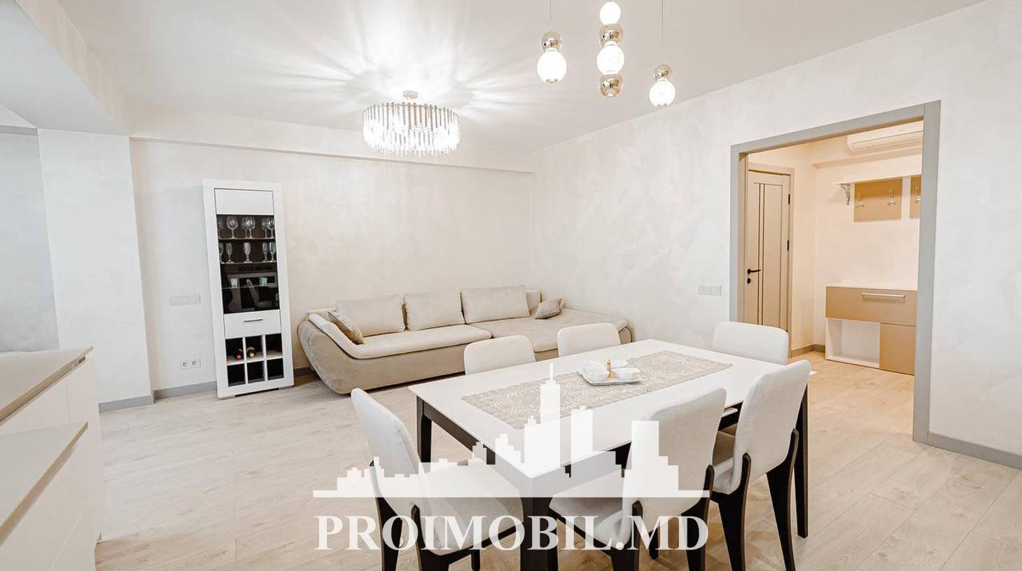 https://images.proimobil.md/j_6lPG4tvAd3R83tzr9HsMHGShot3rerwWuFX1G4OzA/watermark:0.75:so:0:30:0.39/resize:fill:1460:816:1/gravity:ce/bG9jYWw6Ly8vZXN0YXRlL2xyL2FhNWYyZjkwLWM2OGUtNDA1Mi05NGVjLTI1ODI0NzMwODRjYS5qcGVn