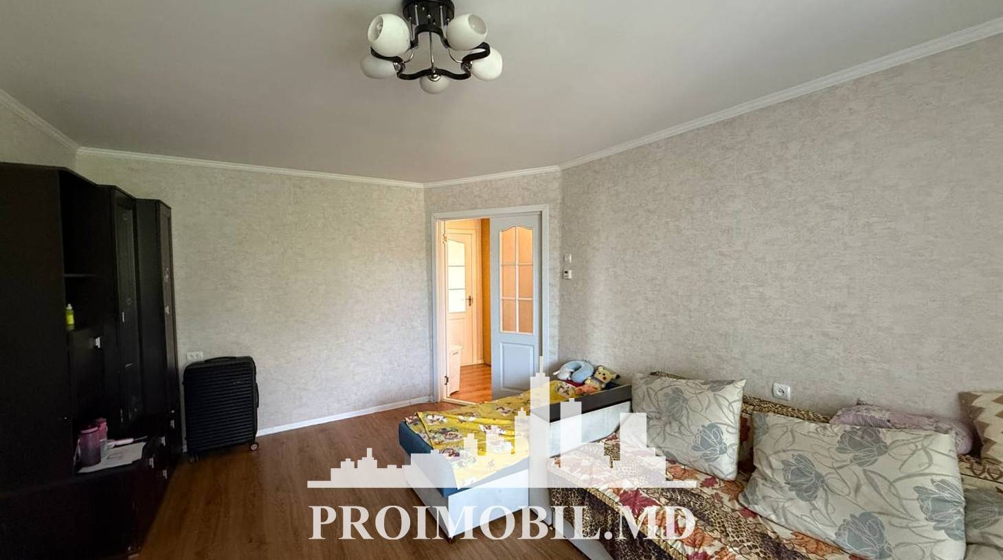 https://images.proimobil.md/j_ItwLpxYag1-fYLwmHEQKkEFNVduqpZd5nk698Z1S8/watermark:0.75:so:0:30:0.39/resize:fill:1460:816:1/gravity:ce/bG9jYWw6Ly8vZXN0YXRlL2xyLzkxZTRmNWVkLTZiMDYtNDliMC1hNmY5LTk4OGUzNjE5YjAxYS5qcGVn