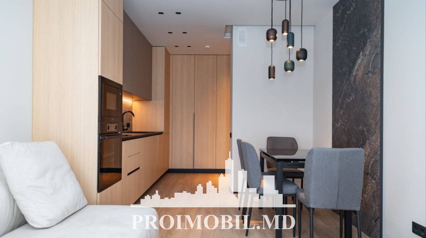 https://images.proimobil.md/jeA0DJg8w6bFAgAYelmcLRgtX0u6xzw1gIHIuRDtQGo/watermark:0.75:so:0:30:0.39/resize:fill:1460:816:1/gravity:ce/bG9jYWw6Ly8vZXN0YXRlL2xyLzYxZjAxY2FmLWNhMjMtNGYxNS1iNjkxLTNlYTQ4MWI1MmU3MS5qcGVn