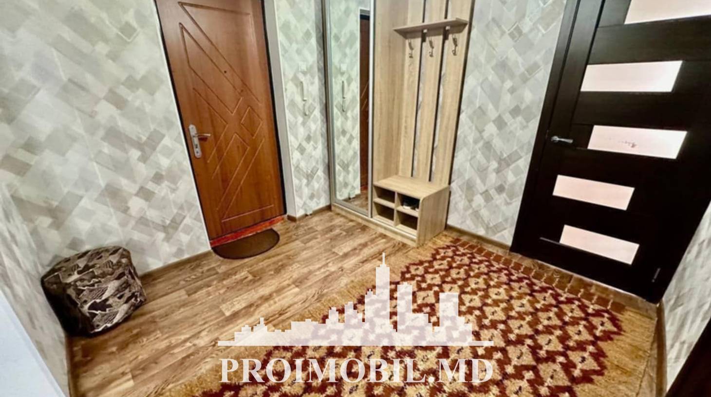 https://images.proimobil.md/jeCyvF3g9kgGBuFDNAb3TK_rdrhkwi-yfZ1bGo6oD5I/watermark:0.75:so:0:30:0.39/resize:fill:1460:816:1/gravity:ce/bG9jYWw6Ly8vZXN0YXRlL2xyLzIwYTU0ZDM3LTY2OTctNDI5MC1iYjc3LTg0ZTNmNzY4ZTY3OS5qcGVn