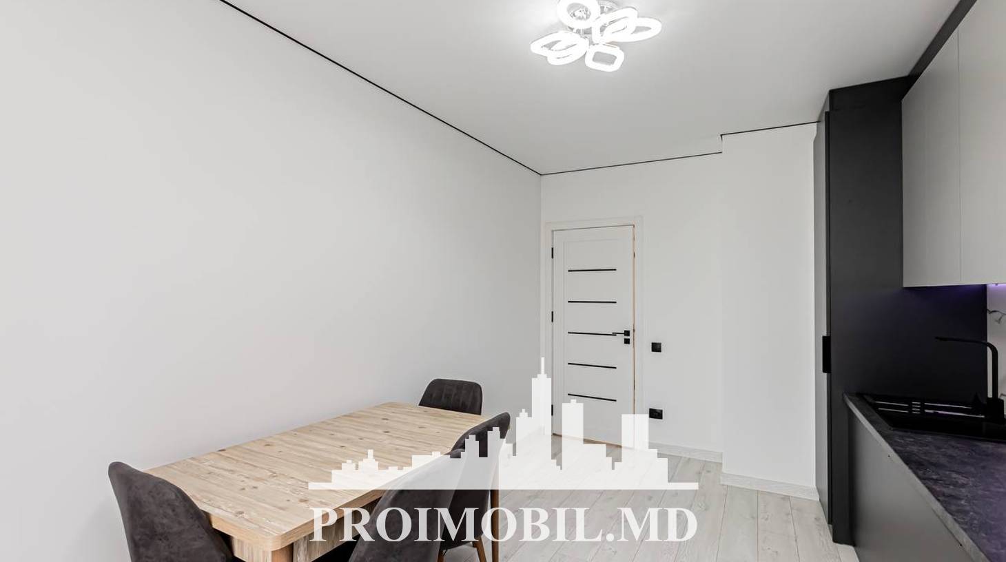 https://images.proimobil.md/jeHswSsHXGlsIkCVXh9-Lt5Y3RhYDlkEuAcA7fe7IZo/watermark:0.75:so:0:30:0.39/resize:fill:1460:816:1/gravity:ce/bG9jYWw6Ly8vZXN0YXRlL2xyLzlkYTYyN2ZhLWViN2YtNDdjZi04MDViLTBmNjQ5YWJlYjRmYy5qcGVn