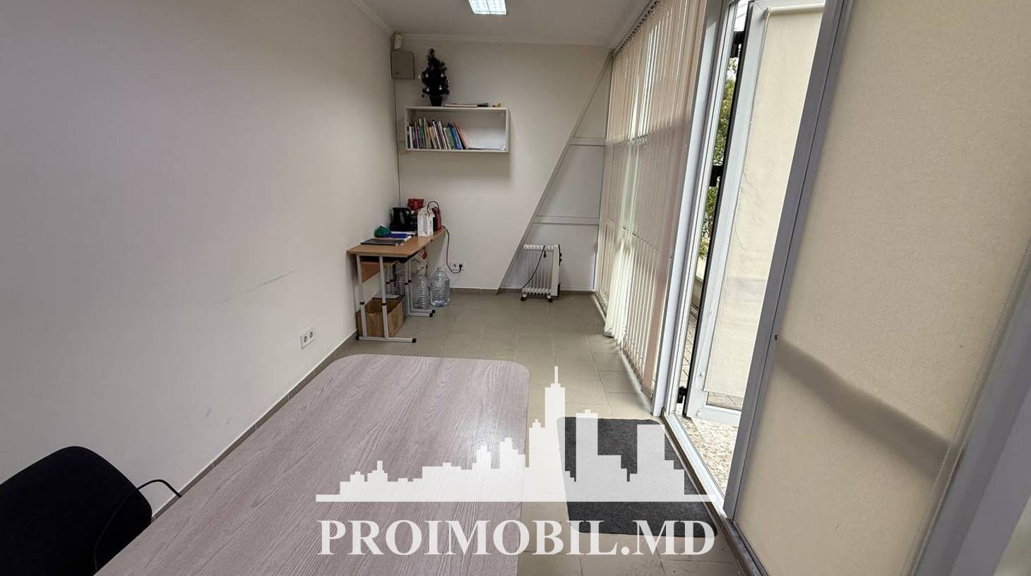 https://images.proimobil.md/jg-0JJoLgygbLJil1Tu7j3Qj78gDXe1rMtoDV2ufM1k/watermark:0.75:so:0:30:0.39/resize:fill:1460:816:1/gravity:ce/bG9jYWw6Ly8vZXN0YXRlL2xyLzYyNDhmNzI1LTNiMTgtNGM5NS05YjNiLWQ1NDg3NTM0NDMzMC5qcGVn