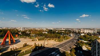https://images.proimobil.md/jhvfhPY9R3LkSoF4_Xc_k0uZd10YzJdvhMLevuN5zFk/resize:fill:350:198:1/gravity:ce/bG9jYWw6Ly8vZXN0YXRlL2xyL2EyNjc0YzY2LTRmOTQtNDA3Ni05NjAwLTdjMWM1YmJmY2NlMS5qcGVn
