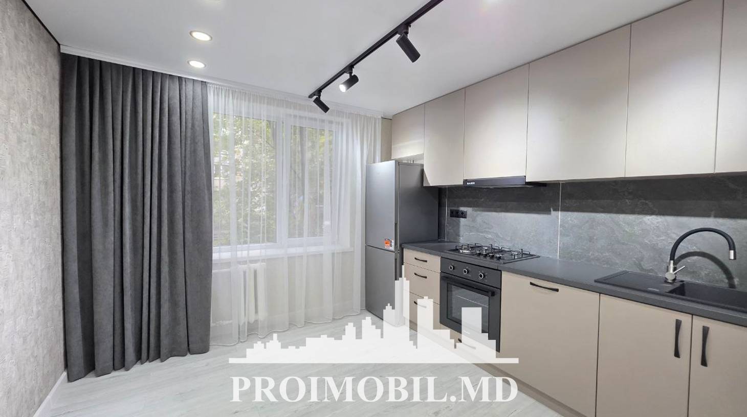 https://images.proimobil.md/jiOsE5--4lfdvLDmBfz7UJq-7SQuRk0y2wH3r6eKqP4/watermark:0.75:so:0:30:0.39/resize:fill:1460:816:1/gravity:ce/bG9jYWw6Ly8vZXN0YXRlL2xyLzJiZjdiMzY4LTE1N2YtNDU1Ni05ZWU4LTk0MTJhYTAyNWEzYS5qcGVn