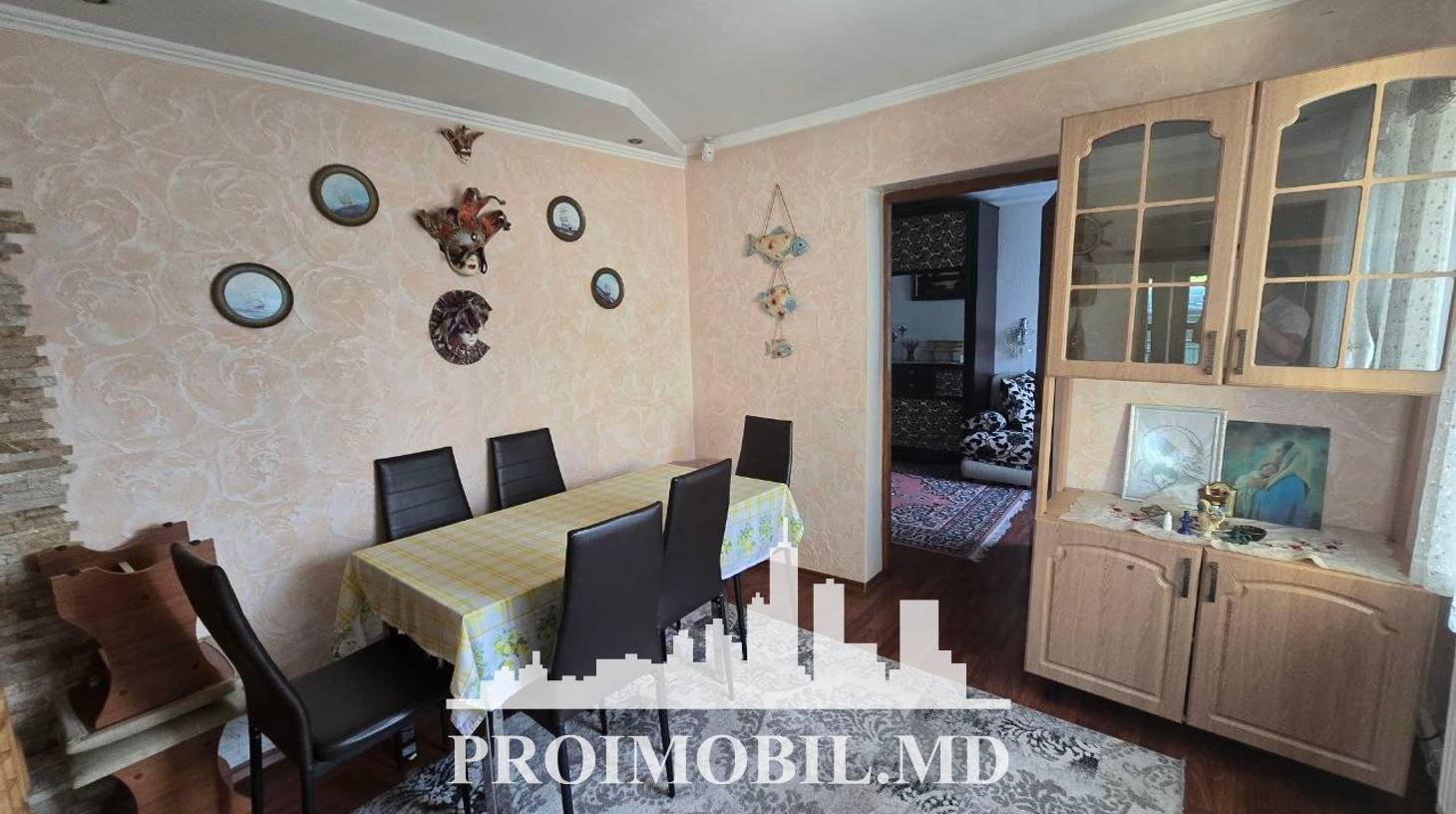 https://images.proimobil.md/jkiJOBU_Z21n_MAp-DGSf1Z2PACTLhEtD5Rp4TsF5rI/watermark:0.75:so:0:30:0.39/resize:fill:1460:816:1/gravity:ce/bG9jYWw6Ly8vZXN0YXRlL2xyL2ExMzA4NTlkLTExYjAtNGY0MS04ZGE5LWJlMTUxMDQ3N2U3Ny5qcGVn