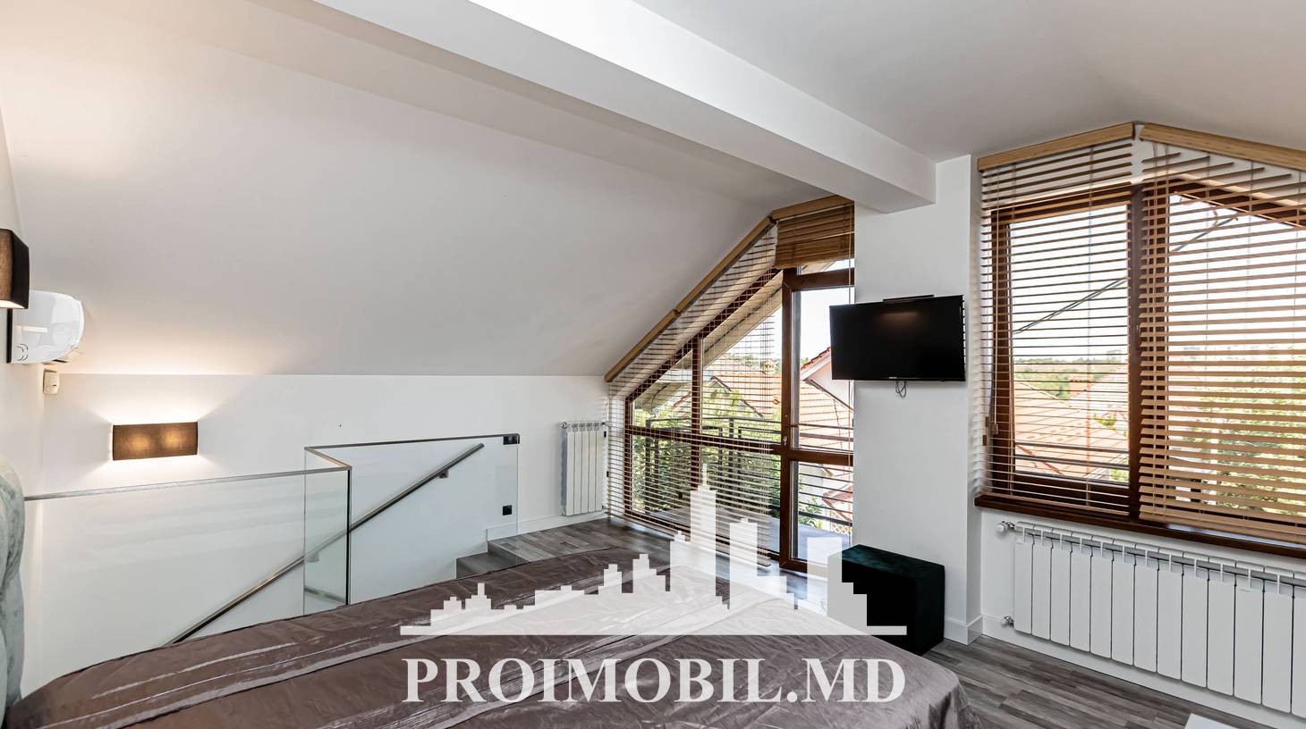 https://images.proimobil.md/jn7f9K79le7CXBfyQtQlJskfGimSsooSw2tMYTD_2iQ/watermark:0.75:so:0:30:0.39/resize:fill:1460:816:1/gravity:ce/bG9jYWw6Ly8vZXN0YXRlL2xyLzMxYTcxNjhmLTM3YWMtNDdlNy1iYjg5LTVmNDBjMzE5MzY0ZS5qcGVn