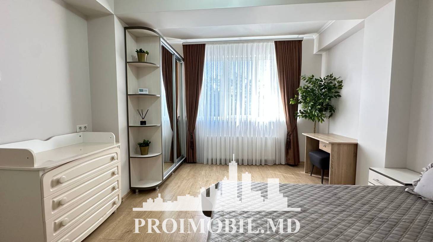 https://images.proimobil.md/jntfIWky2iaW6_Z1DZM3PFxOMac04nO8eEE-oT7WVKE/watermark:0.75:so:0:30:0.39/resize:fill:1460:816:1/gravity:ce/bG9jYWw6Ly8vZXN0YXRlL2xyL2UzZTNiMzAzLWMxZTYtNGUzYS05NDM0LWJlZjQwOGVhYWQ5Zi5qcGVn
