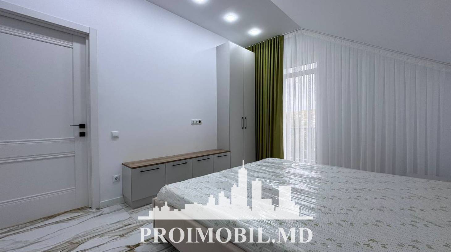 https://images.proimobil.md/joqj9sjKe54azmShq7iVZBKXySq15V2RE-1nul_dndA/watermark:0.75:so:0:30:0.39/resize:fill:1460:816:1/gravity:ce/bG9jYWw6Ly8vZXN0YXRlL2xyLzQ0ZGU0MmUyLTE1ZTctNDBiOS04OWI0LTVhZGRjNzc4MmVlZS5qcGVn