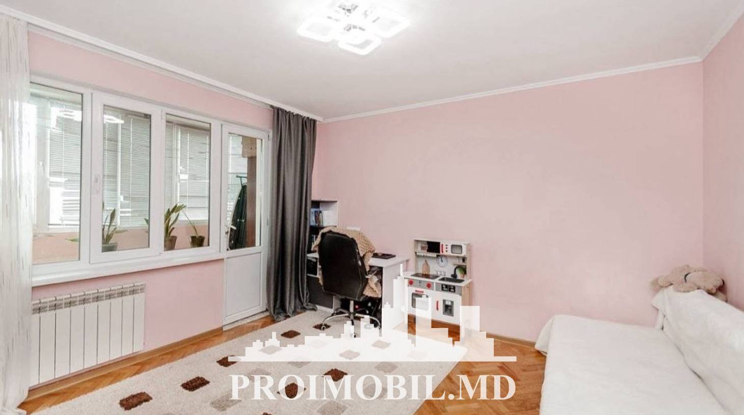 https://images.proimobil.md/jp4UPk-5dUL2vAUn4SWXomumHBpz8cIONe2_h95p9j0/watermark:0.75:so:0:30:0.39/resize:fill:1460:816:1/gravity:ce/bG9jYWw6Ly8vZXN0YXRlL2xyLzcxNWI2NWQ3LTIxYzMtNGM5NC1iZDY2LTExOTQxN2Q3NThiNy5qcGVn