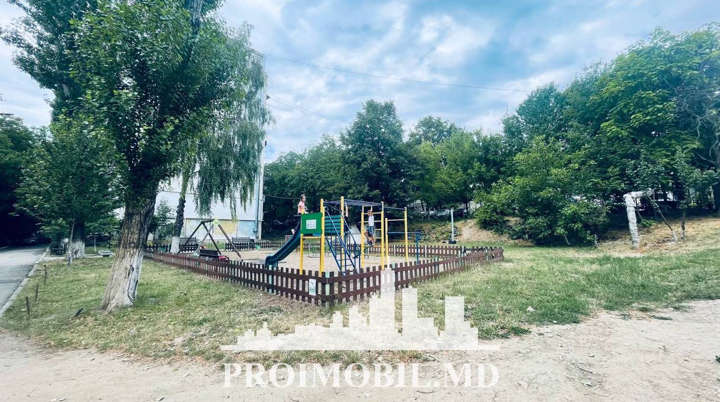 https://images.proimobil.md/jqEJ2nifOMTggEHKTV8zCWsenb2uLUh5LIJ638Afv0k/watermark:0.75:so:0:30:0.39/resize:fill:1460:816:1/gravity:ce/bG9jYWw6Ly8vZXN0YXRlL2xyL2NmMTA4Yjk0LWYzODktNGI2Yy04ZDg3LTZiOTkxMjNiMzUyYS5qcGVn