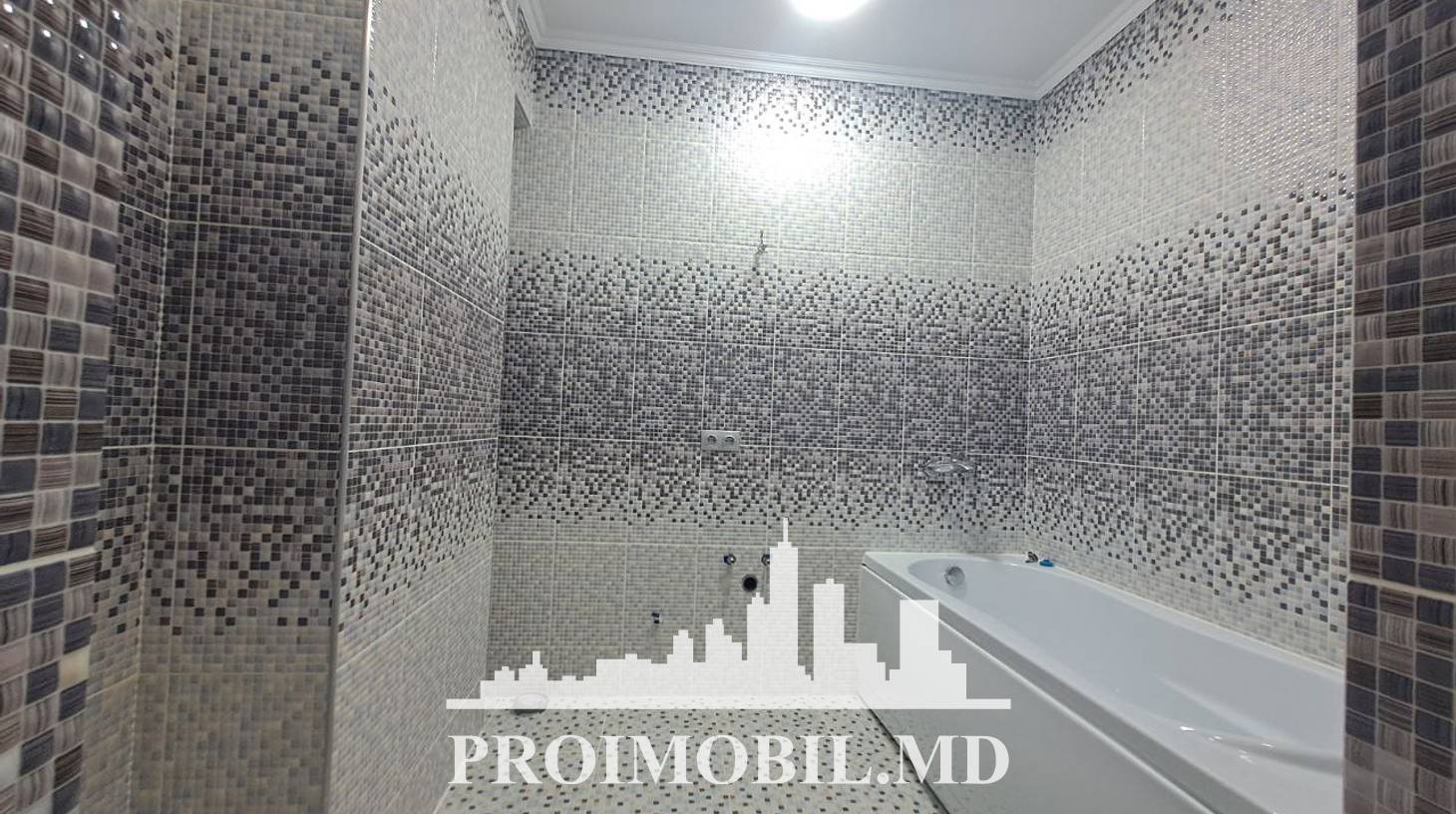 https://images.proimobil.md/jvVkTFhcQu78QCm0LnweQccR6wA5UybN8C0hUf8S7Ac/watermark:0.75:so:0:30:0.39/resize:fill:1460:816:1/gravity:ce/bG9jYWw6Ly8vZXN0YXRlL2xyLzM2NGE0MDkwLTRiYzUtNDQ5MC04ZGUzLTVlYzk3MDFhOGM5OC5qcGVn