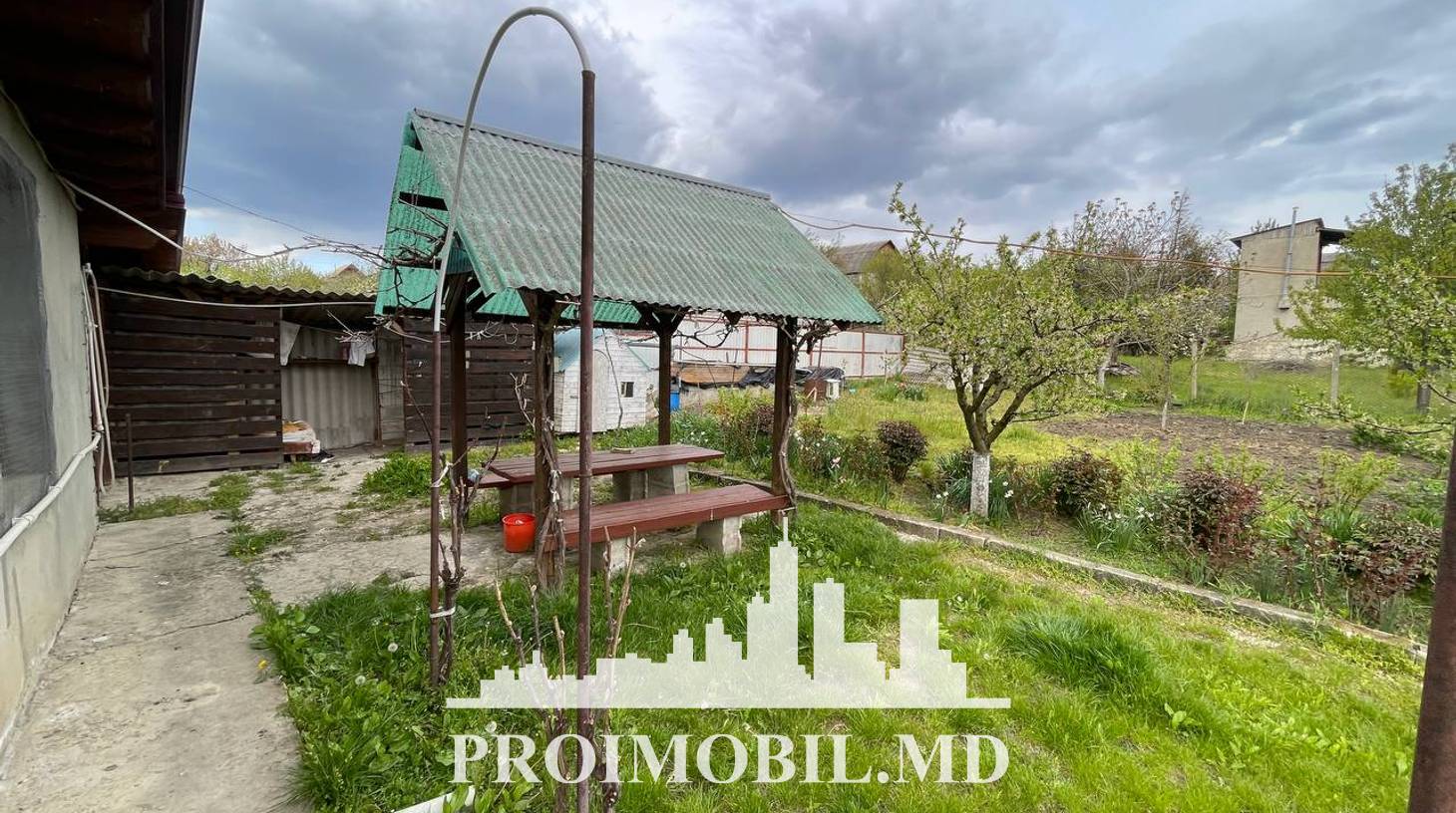 https://images.proimobil.md/jxgIKaAgIaDS_PURQDbub5Qn5iDzWMB9L7w1DnKtNsg/watermark:0.75:so:0:30:0.39/resize:fill:1460:816:1/gravity:ce/bG9jYWw6Ly8vZXN0YXRlL2xyLzI4MTM5OWY3LWY4ZmQtNDZjYy04NGI2LTcwYWRmY2UyZjU1NS5qcGVn
