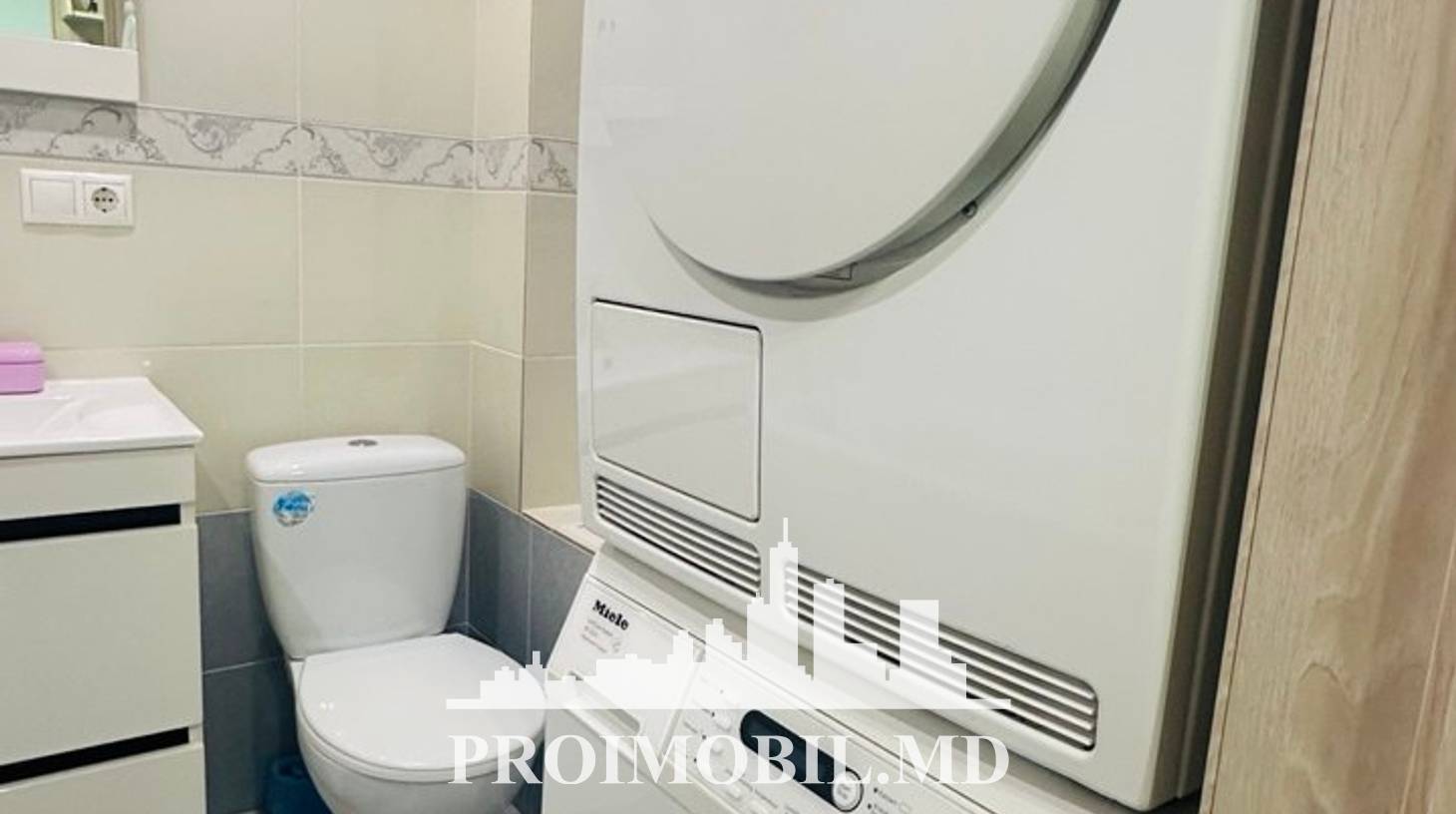 https://images.proimobil.md/k3uUFyp5RvFuCoK7vn6B2hXSJqPtSwutKEePNDOdb5o/watermark:0.75:so:0:30:0.39/resize:fill:1460:816:1/gravity:ce/bG9jYWw6Ly8vZXN0YXRlL2xyLzI4OTY1N2Q2LWRhNTMtNGRhZi1iMTM1LTMwYmM0ZTE0NjBiNi5qcGVn