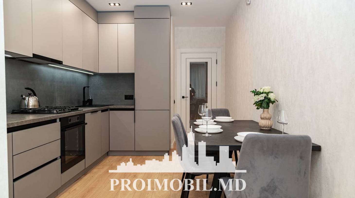https://images.proimobil.md/k5NfCXutz-xaby9uhyHGS7uj-L5P1raU-7oNpuTdQW4/watermark:0.75:so:0:30:0.39/resize:fill:1460:816:1/gravity:ce/bG9jYWw6Ly8vZXN0YXRlL2xyLzEyYmNhMzgyLWY4ODQtNGVkMC1hMmJlLTI3NjMzMWRiOWEwMy5qcGVn