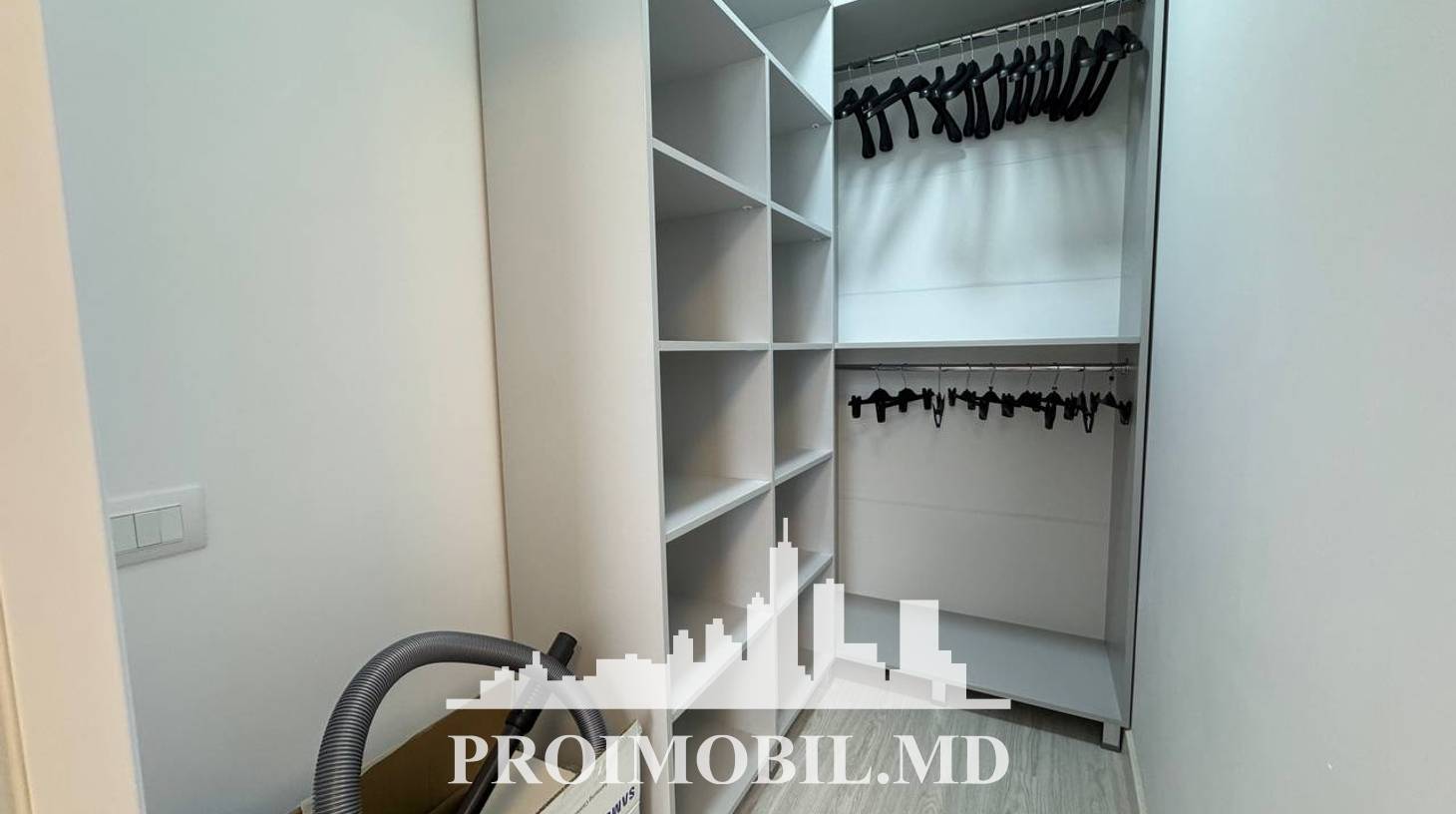 https://images.proimobil.md/k5Sg9iVSZer6hkW0QDy3wSF9bjivBP8hacZ_r--Ilqs/watermark:0.75:so:0:30:0.39/resize:fill:1460:816:1/gravity:ce/bG9jYWw6Ly8vZXN0YXRlL2xyLzNkZjE2YTBhLWRhMTUtNGZiMy05MTM1LWU2ZWYzNjNjMmRlYy5qcGVn