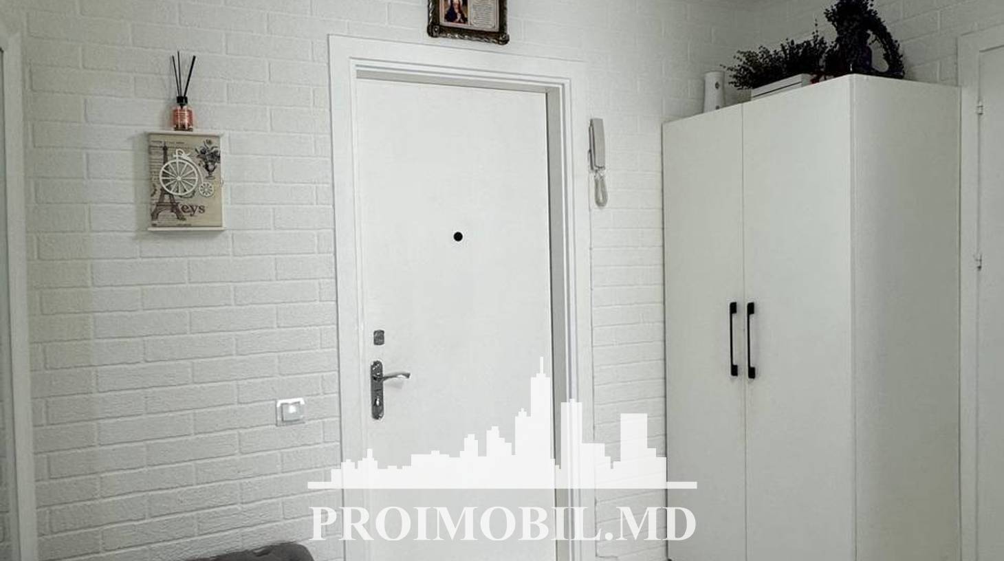 https://images.proimobil.md/k64ZDg5lPcB0SW0otkmaILb2tWNftTwNq1KFM56bkFM/watermark:0.75:so:0:30:0.39/resize:fill:1460:816:1/gravity:ce/bG9jYWw6Ly8vZXN0YXRlL2xyL2JlNmQ0YmQxLWIxNDAtNDI2MS1iNmZjLWMwYWVjYjNjNTA5NC5qcGVn