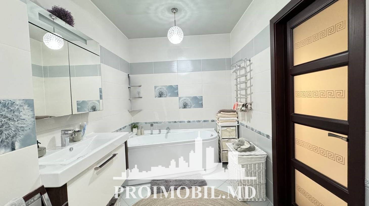 https://images.proimobil.md/k8LQ8sM_8tA0eSN_HVmAsGTFp_CvY3SsC73DWODiMVI/watermark:0.75:so:0:30:0.39/resize:fill:1460:816:1/gravity:ce/bG9jYWw6Ly8vZXN0YXRlL2xyL2M1ZGE1MTNiLTk2ZTctNGM3MC05MDhjLTJjNDUyN2QxMDliZi5qcGVn