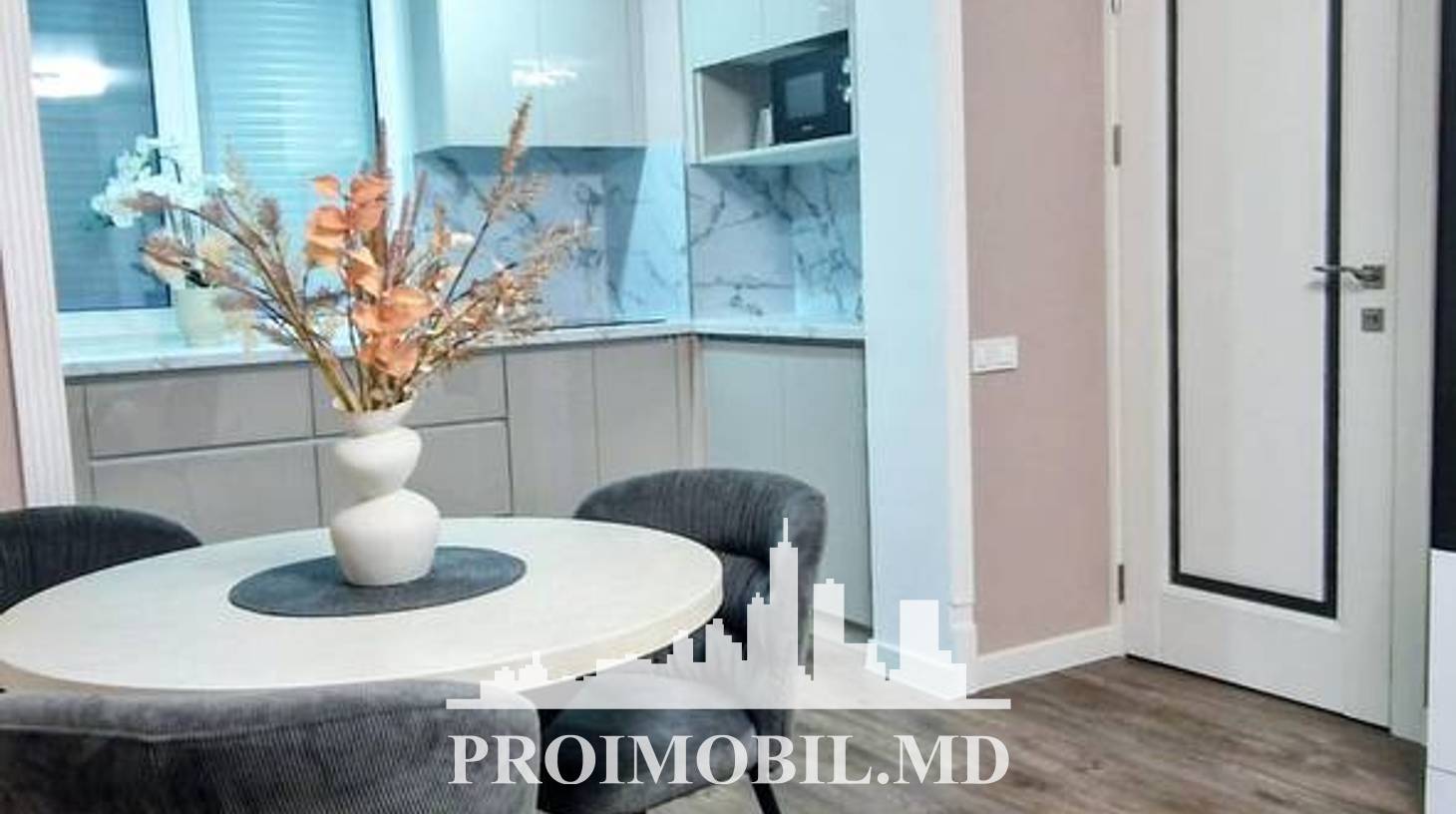https://images.proimobil.md/k9jH-vfwncFSY8aqmHZzgR8p9kIpSMvdfH8gQ1X7WA4/watermark:0.75:so:0:30:0.39/resize:fill:1460:816:1/gravity:ce/bG9jYWw6Ly8vZXN0YXRlL2xyLzUzZTg3ODM1LTcxMmEtNGU0Ni04NjJjLTE0ZWJhMWE5MTFmYS5qcGVn
