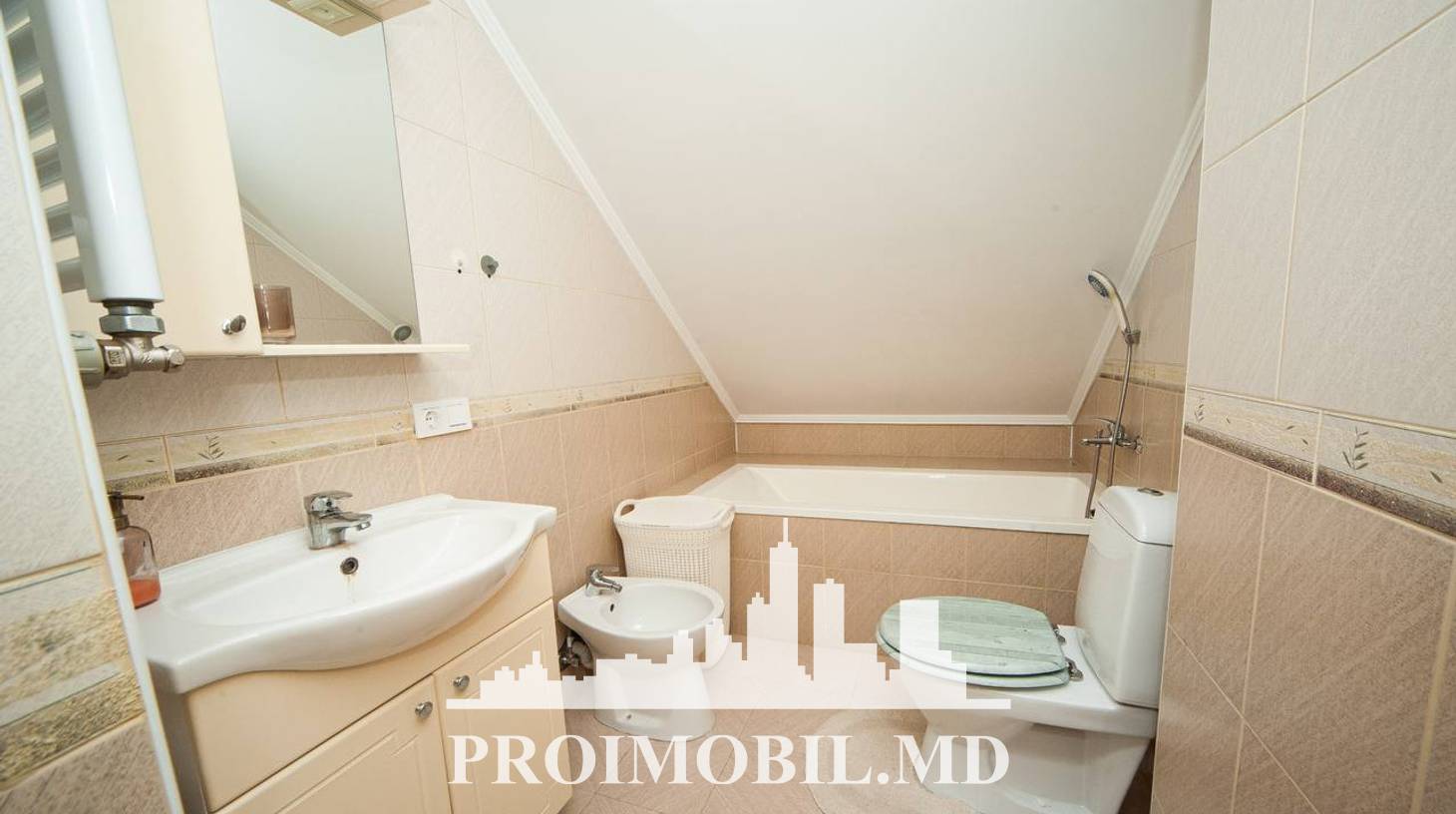 https://images.proimobil.md/kAuH4B5yiBKMJw035yUmnqiu6Y2V9BMCJ7PKR5tLYlY/watermark:0.75:so:0:30:0.39/resize:fill:1460:816:1/gravity:ce/bG9jYWw6Ly8vZXN0YXRlL2xyLzk5MTQyMTBmLTEzNTItNDU2Yi05NTFmLTJjZDgyYmZlYWEyZi5qcGVn