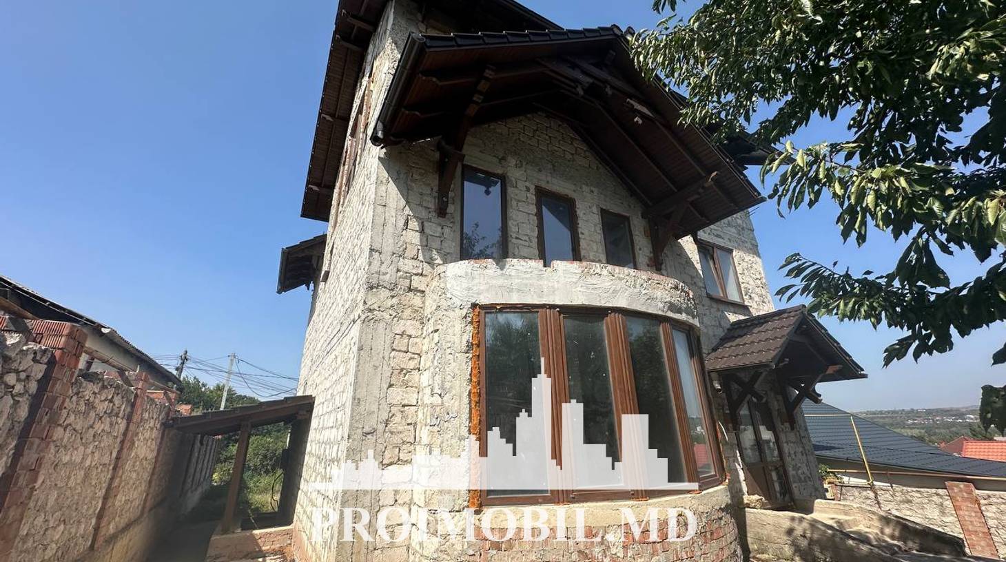 https://images.proimobil.md/kBySpAKnpYVpa1thxaS3ff_BmgUiI7s1VAsX36UPxZc/watermark:0.75:so:0:30:0.39/resize:fill:1460:816:1/gravity:ce/bG9jYWw6Ly8vZXN0YXRlL2xyL2I2MjY0NDRiLTk4MzEtNDRiZi1hYjVhLTY3YTM3Y2ZjOGNiZS5qcGVn