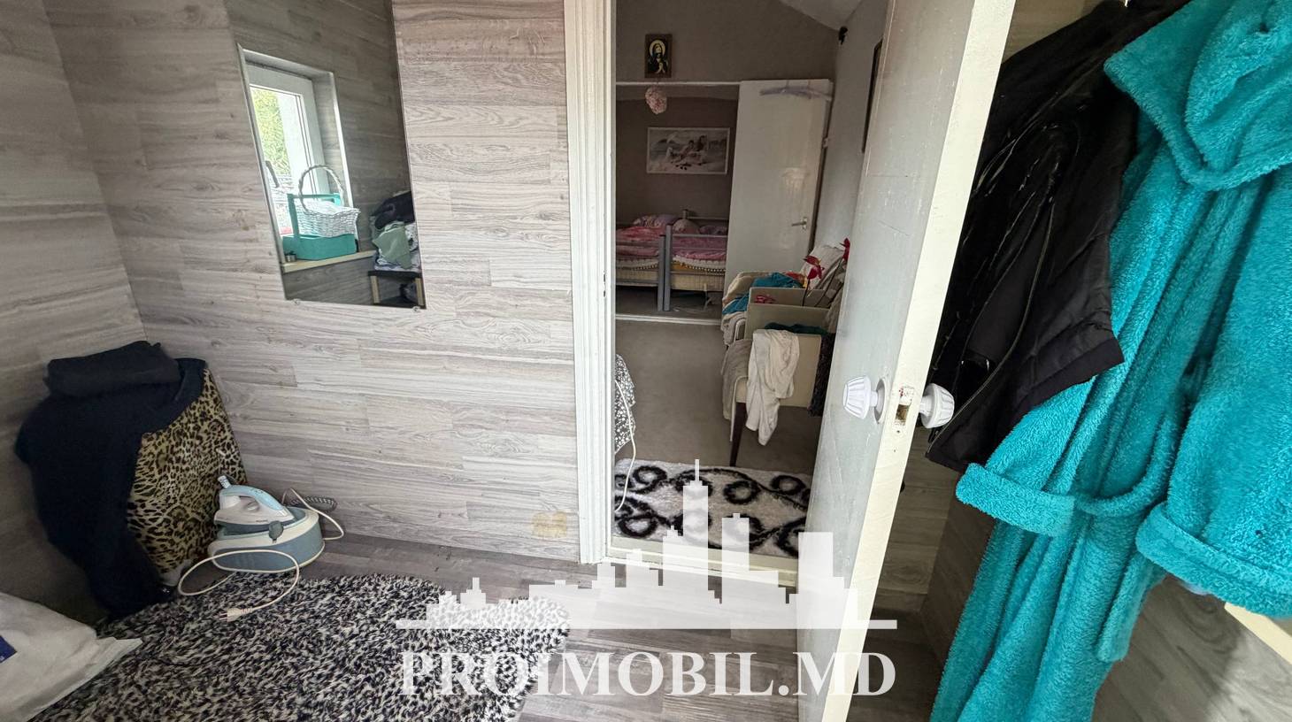 https://images.proimobil.md/kDiKHCE0eVemICD9vm8zn5orO6lumJyX3IvaNT7SYQs/watermark:0.75:so:0:30:0.39/resize:fill:1460:816:1/gravity:ce/bG9jYWw6Ly8vZXN0YXRlL2xyL2I1YzE0NGRhLWFiYWEtNDkyNy05NjFhLWVhZDEwZWJlYmJlNS5qcGVn