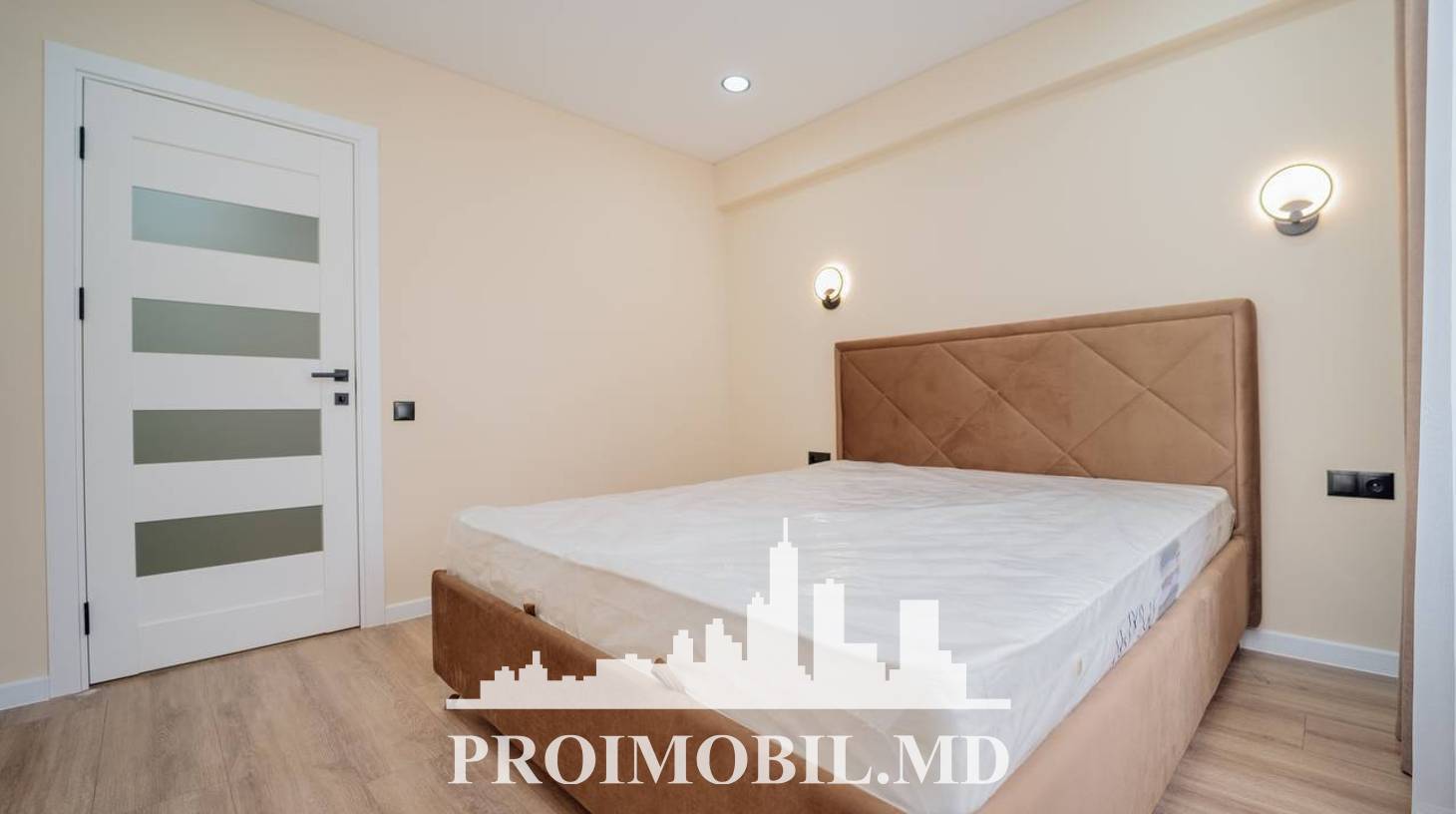 https://images.proimobil.md/kFdU_fYlKl1y-JGQKxXV9OzSGU4q8-TN8MO3JVJY5aY/watermark:0.75:so:0:30:0.39/resize:fill:1460:816:1/gravity:ce/bG9jYWw6Ly8vZXN0YXRlL2xyL2ZiMjVlZTBhLTBjZDEtNDZjZS04ODNhLWIwYjZmODc4N2U1OS5qcGVn