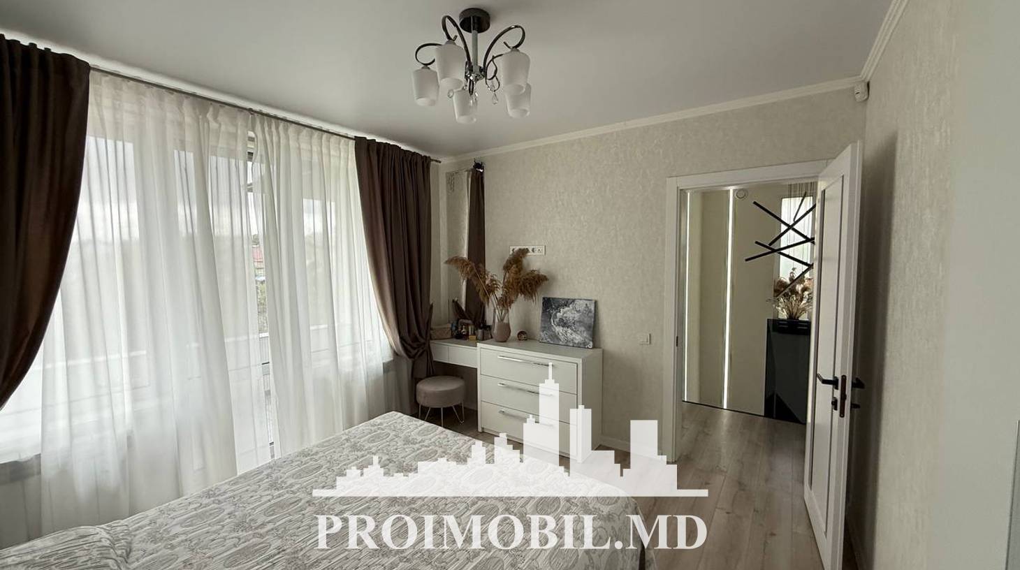 https://images.proimobil.md/kIqLJyRSAgFS1MWunmvkScrXlJYp6R3Ohx0_sk99hX4/watermark:0.75:so:0:30:0.39/resize:fill:1460:816:1/gravity:ce/bG9jYWw6Ly8vZXN0YXRlL2xyLzU2NWMyZTExLWNkMDktNGQwZC04ZTZmLWMzNmU3NzQyZDE5MS5qcGVn