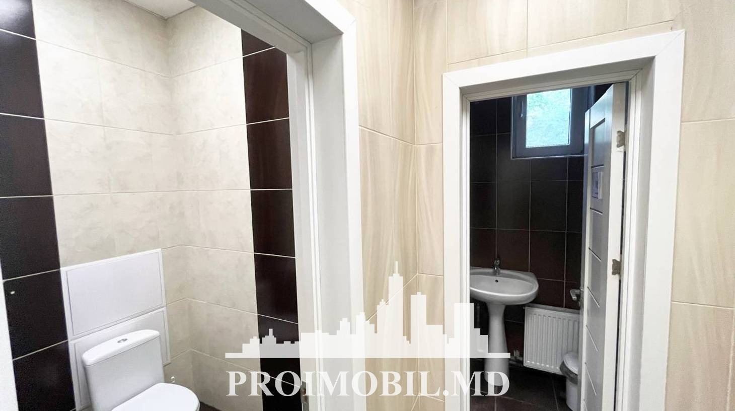 https://images.proimobil.md/kKc0suaOTjj6YFJ9CYUrNdb387IIa_7m0Z1FqUcEsBQ/watermark:0.75:so:0:30:0.39/resize:fill:1460:816:1/gravity:ce/bG9jYWw6Ly8vZXN0YXRlL2xyLzA0ODg4NzczLTRmZTEtNDFjMy04ZGEwLTE5Y2UwYmMwMWJmMC5qcGVn