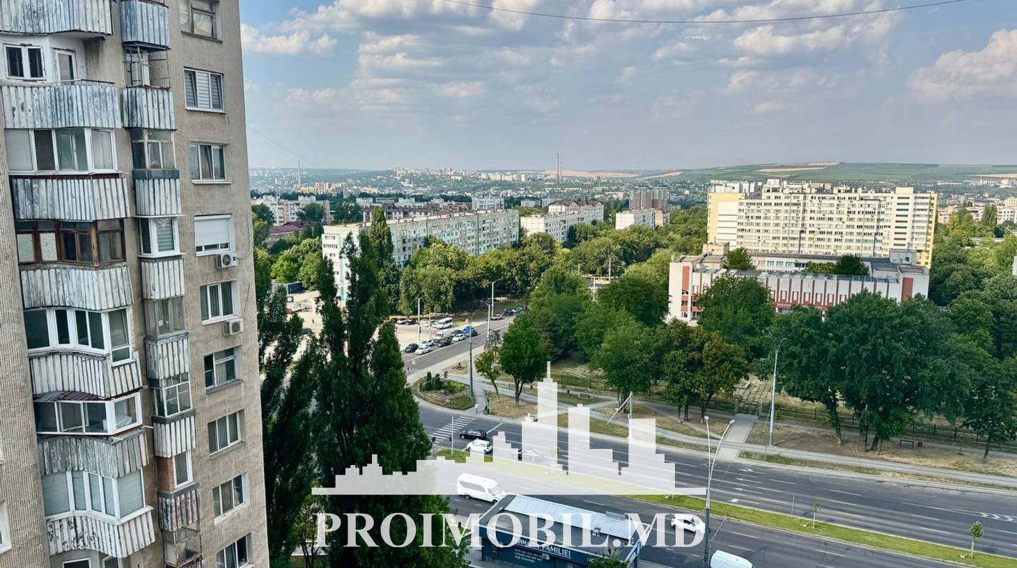 https://images.proimobil.md/kL2ccId2_tUY5j60dNuof1ECWqTL9fEz4CkOVWx3uCw/watermark:0.75:so:0:30:0.39/resize:fill:1460:816:1/gravity:ce/bG9jYWw6Ly8vZXN0YXRlL2xyLzExNmRmMGI1LWZkOTEtNGI5NS04ODNkLTc4NmUxNzRiODc1Mi5qcGVn