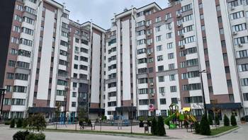 https://images.proimobil.md/kOiXycorEuRyfygaTlhrAaVphoZIYXTi7zV2auDhjfE/resize:fill:350:198:1/gravity:ce/bG9jYWw6Ly8vZXN0YXRlL2xyLzM1MmZmNzE5LWFiYjMtNDUyMC1iOTJhLWI3Zjc2MjkyY2MyMi5qcGVn