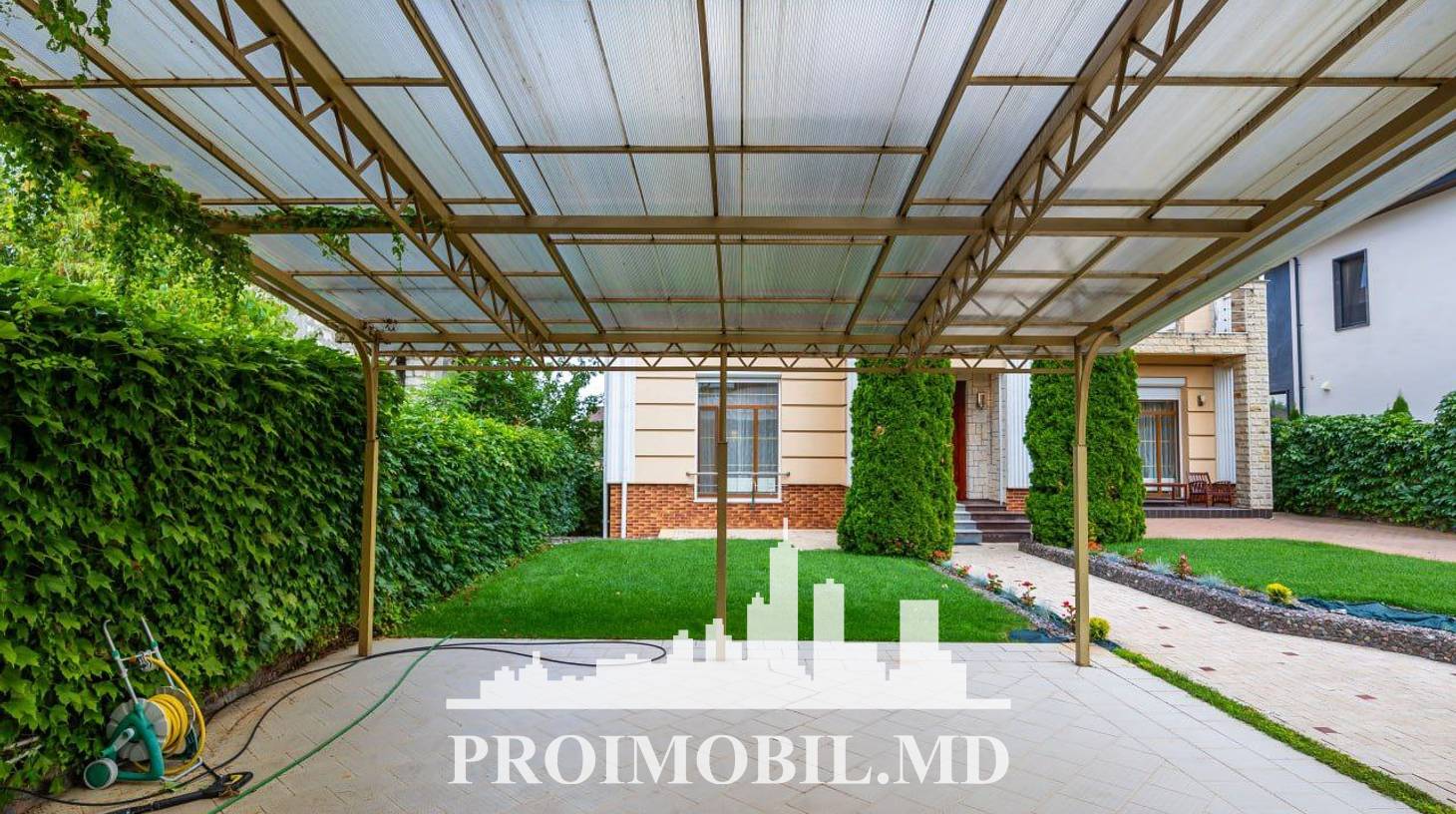 https://images.proimobil.md/kQa-b-U-0avqRv2lbRoDVtico0Wyc3c6pTdGqJyG_Xc/watermark:0.75:so:0:30:0.39/resize:fill:1460:816:1/gravity:ce/bG9jYWw6Ly8vZXN0YXRlL2xyLzA2MDU5ZmJmLTAwYzEtNDU4MC1hODIyLTI4N2Q3ZmM4MzY5MS5qcGVn