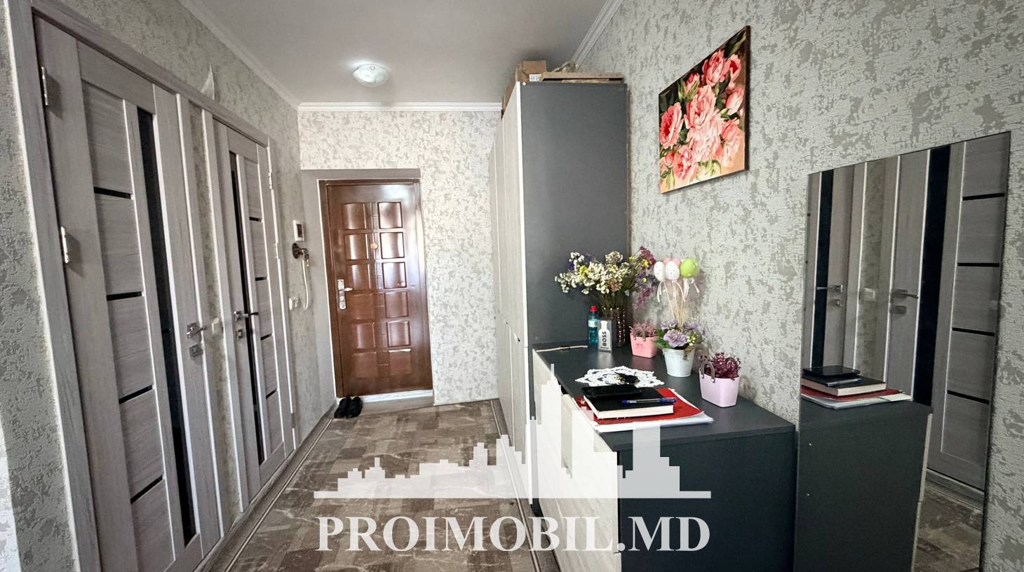 https://images.proimobil.md/kRtiLgOR_7ruuJVwuQHRO7eptsi1sRg2KxzBoIVlxC8/watermark:0.75:so:0:30:0.39/resize:fill:1460:816:1/gravity:ce/bG9jYWw6Ly8vZXN0YXRlL2xyLzgzODljZDljLWZiNDgtNDg5Yy04MDY2LTk4NTNmNWIxZTE2My5qcGVn