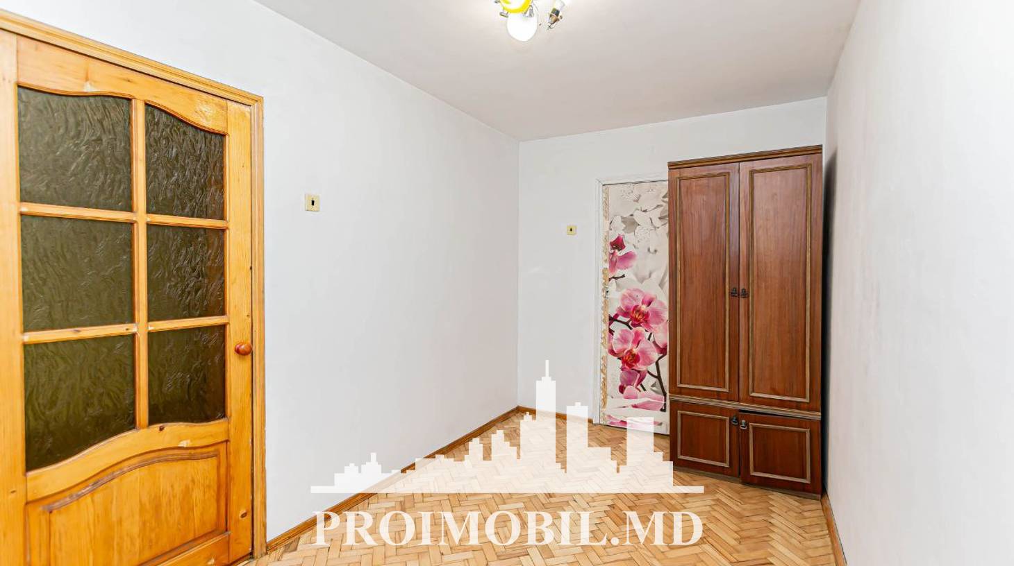 https://images.proimobil.md/kU9V3eG4XmnMbVLuwEFG36UTxB7Yii5IYJgRQjX3oY4/watermark:0.75:so:0:30:0.39/resize:fill:1460:816:1/gravity:ce/bG9jYWw6Ly8vZXN0YXRlL2xyL2NlYTU2NGI3LTBmMTAtNGIxMy04Yzk3LTgyMzc4ODc4OTc1ZC5qcGVn