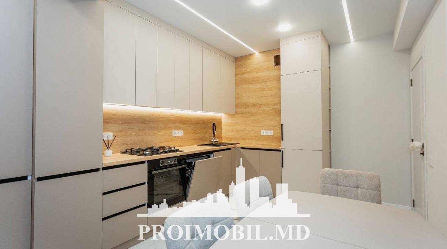 https://images.proimobil.md/kVptbWTYv2xaVMlkvtGxAC7D5cFXy7WjUgwb1bVzge4/watermark:0.75:so:0:30:0.39/resize:fill:1460:816:1/gravity:ce/bG9jYWw6Ly8vZXN0YXRlL2xyLzRlZmVkODc1LWQ0MGUtNGUyMS04NWNlLTU0OTE4MGIwODMyYS5qcGVn