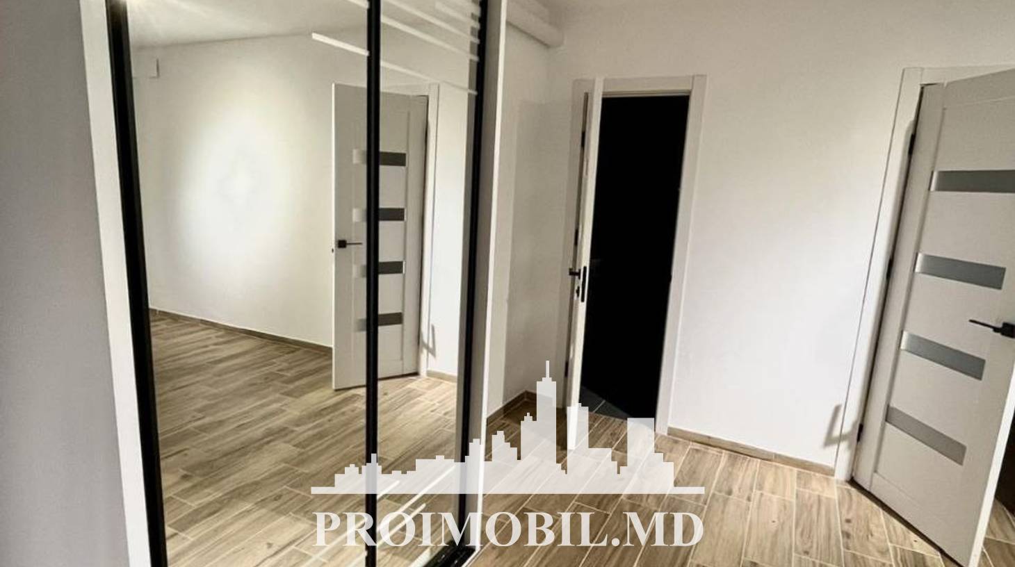 https://images.proimobil.md/kXL5Enbp3ew_RX5vF8FJCge8zSmdIhsrZJgXvEQu54o/watermark:0.75:so:0:30:0.39/resize:fill:1460:816:1/gravity:ce/bG9jYWw6Ly8vZXN0YXRlL2xyLzQ5YmYzYjczLTJiZWYtNDIwMC1hMTQ4LTJmMDcwMDZlOGY2Zi5qcGVn
