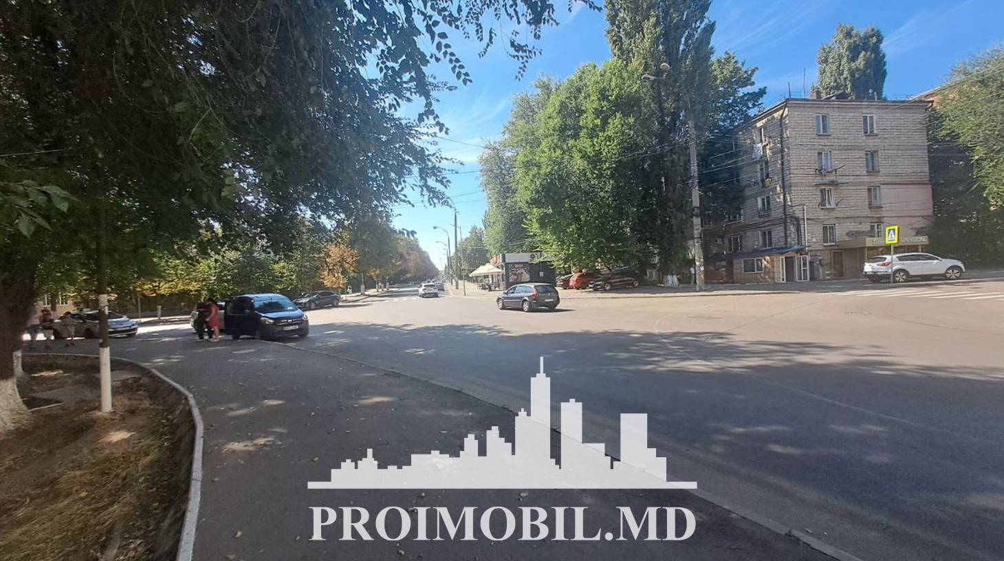 https://images.proimobil.md/karU3SXxdNoPG8unpaXhLw7IhT7DF0xBTdaze97yBVI/watermark:0.75:so:0:30:0.39/resize:fill:1460:816:1/gravity:ce/bG9jYWw6Ly8vZXN0YXRlL2xyLzBiY2ZiOTA3LWY0MWEtNGFkZC04NDU2LTJkMjg5NWI2NzkzZi5qcGVn