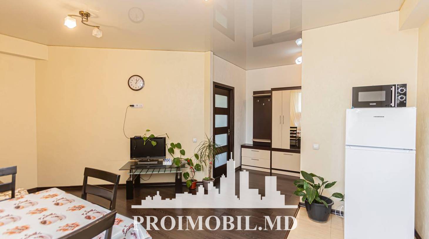 https://images.proimobil.md/kecNu_XxJJUQh141qV8kyPOx_vhwNCLr5-1buIeHtMY/watermark:0.75:so:0:30:0.39/resize:fill:1460:816:1/gravity:ce/bG9jYWw6Ly8vZXN0YXRlL2xyLzcxOTdmMGQwLTEzMGMtNDBjNC1hMDFkLTFmMGI0MTJhZjAwNy5qcGVn