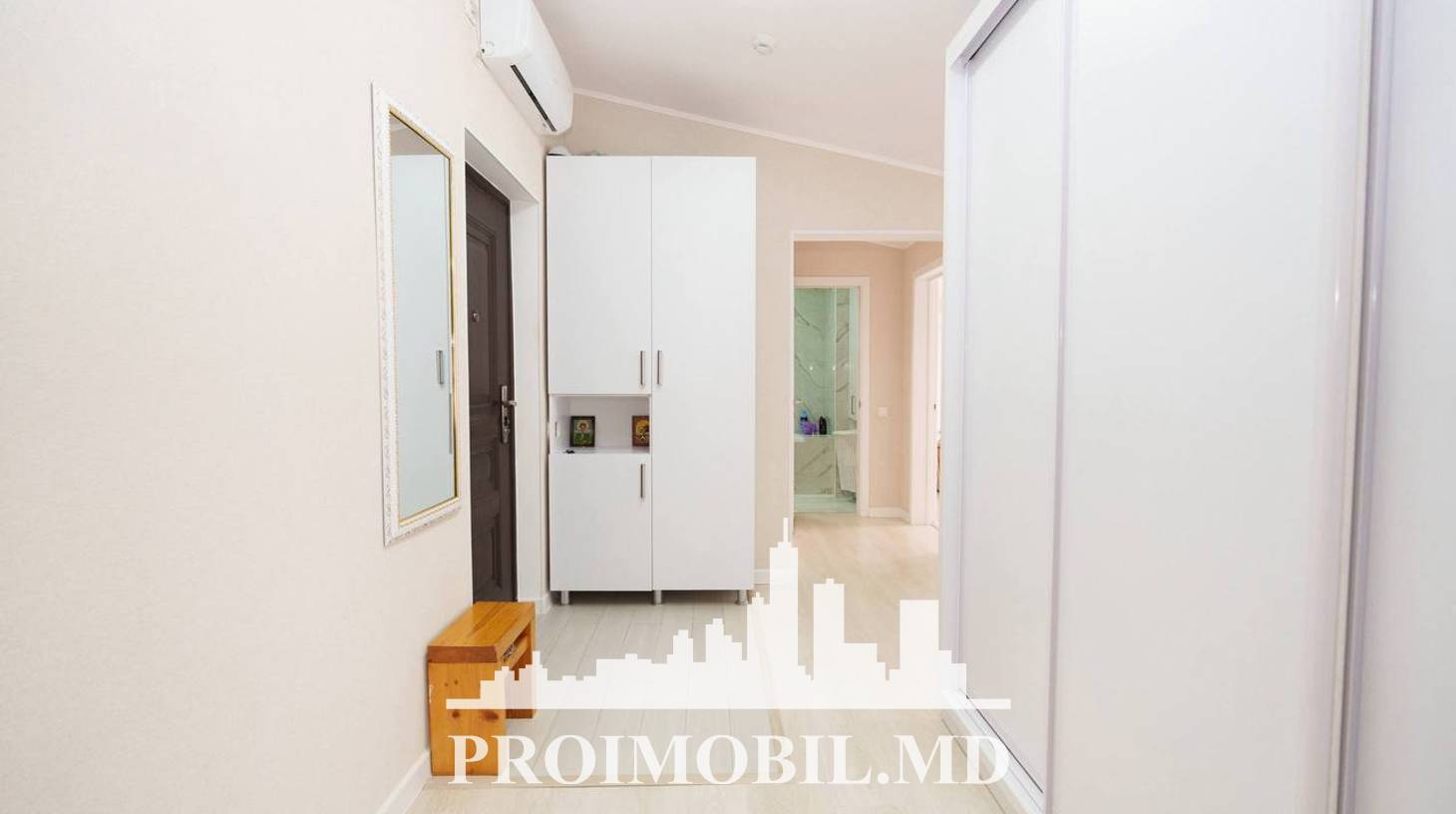 https://images.proimobil.md/keui-Z3HlszZQaa2eEHHxZmJuALMRNUPN54ZSgAX6aI/watermark:0.75:so:0:30:0.39/resize:fill:1460:816:1/gravity:ce/bG9jYWw6Ly8vZXN0YXRlL2xyL2I2OTM2YzhjLTVkZjktNGJjYy1hMTQyLWIyNWI2NzYwNjc1NC5qcGVn