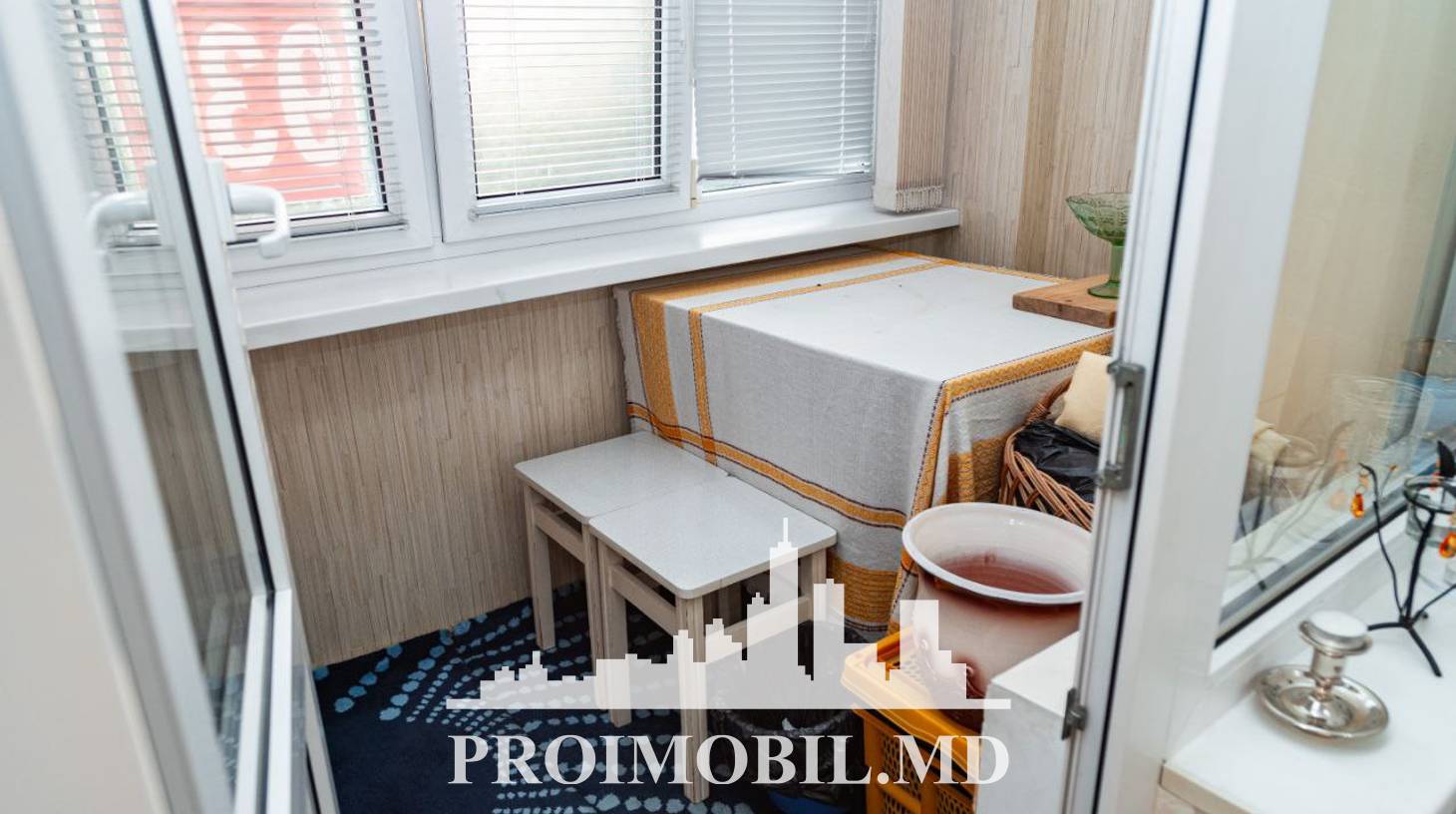 https://images.proimobil.md/kf0r06h-accmhv4f_ls_arBI3k1A7vq3Ayd8bOT1k8E/watermark:0.75:so:0:30:0.39/resize:fill:1460:816:1/gravity:ce/bG9jYWw6Ly8vZXN0YXRlL2xyLzg0Y2FkMjViLWY5NjAtNDdjNi04MjJkLWNjODc3NjI2ZThiZS5qcGVn